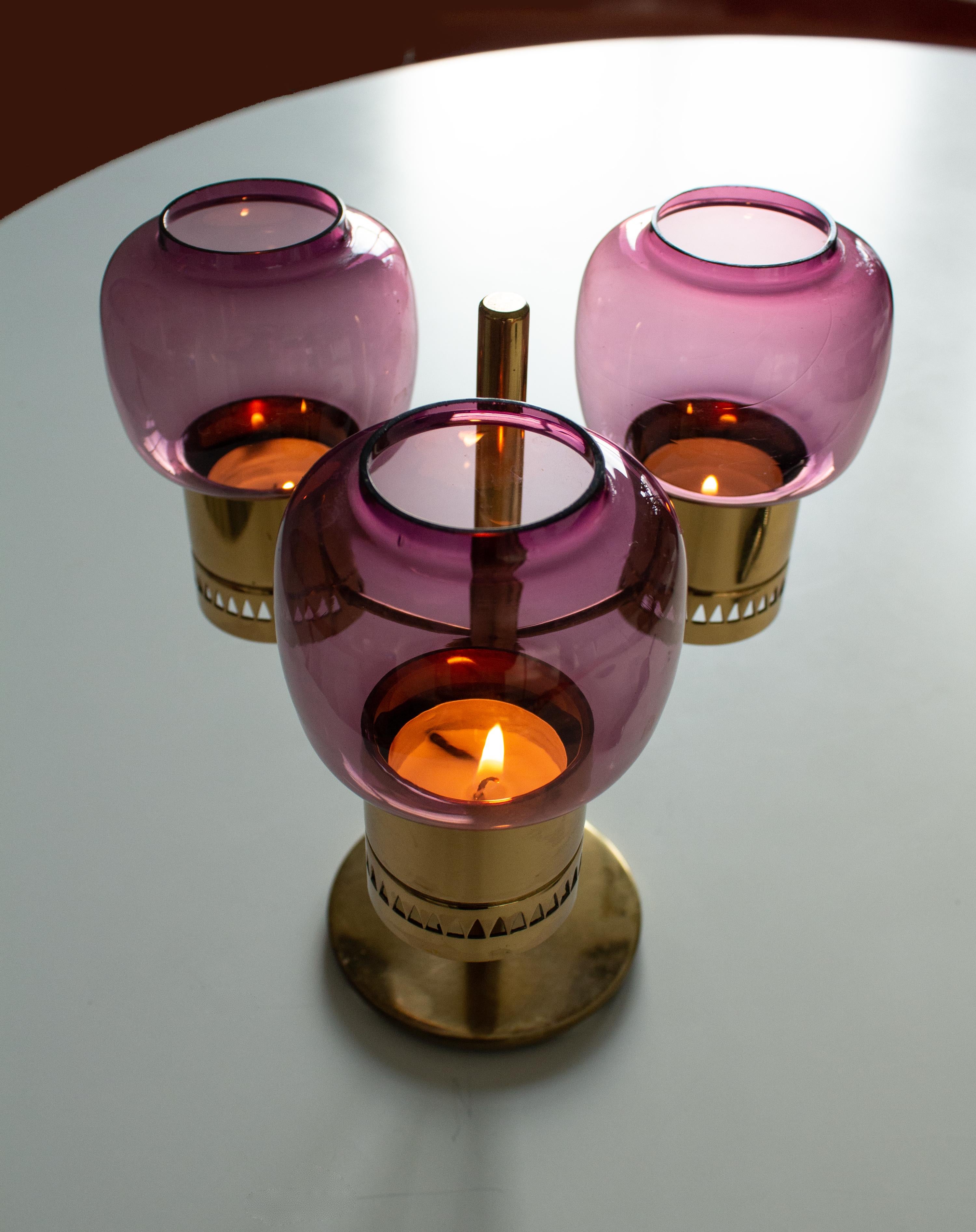 Suédois Porte-bougies scandinave moderne Hans-Agne Jakobsson en laiton et verre soufflé à la main en vente