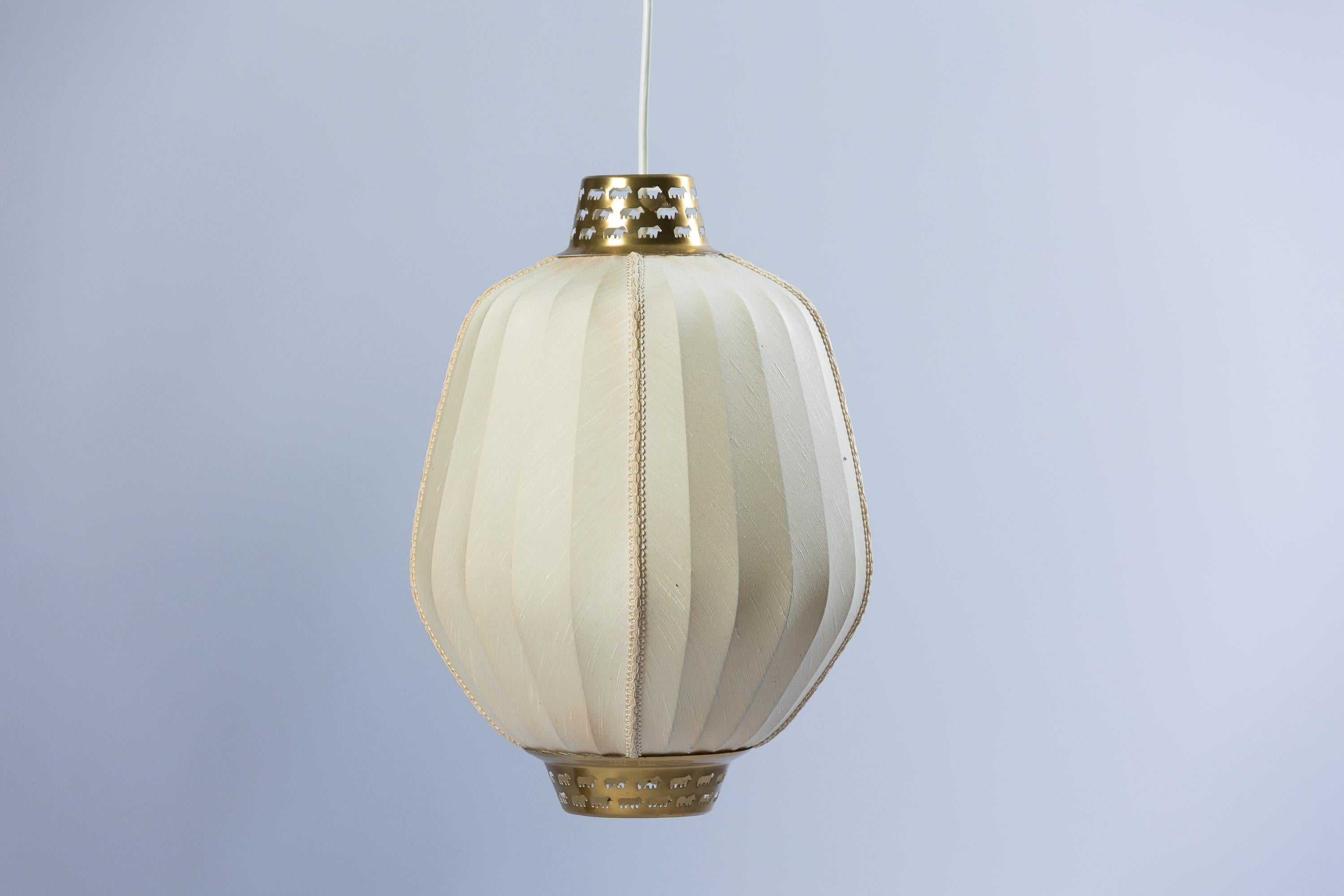Introducing the timeless elegance of the HANS BERGSTRÖM ceiling lamp model 60, a masterpiece crafted for Ateljé Lyktan in the 1940s. This iconic piece embodies mid-century sophistication and exceptional craftsmanship.

The HANS BERGSTRÖM model 60