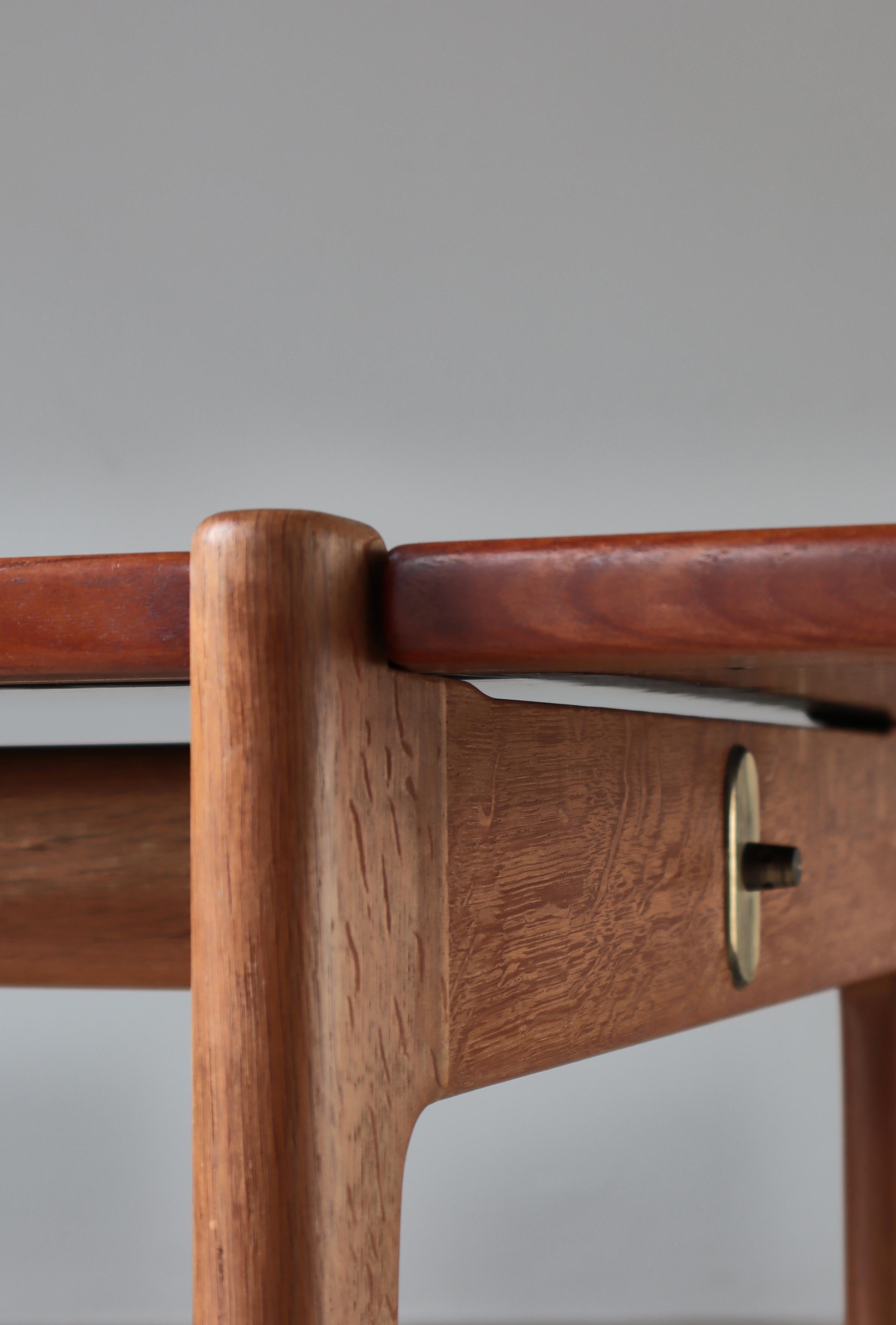 Scandinavian Modern Hans J. Wegner Teak & Oakwood Table Model 