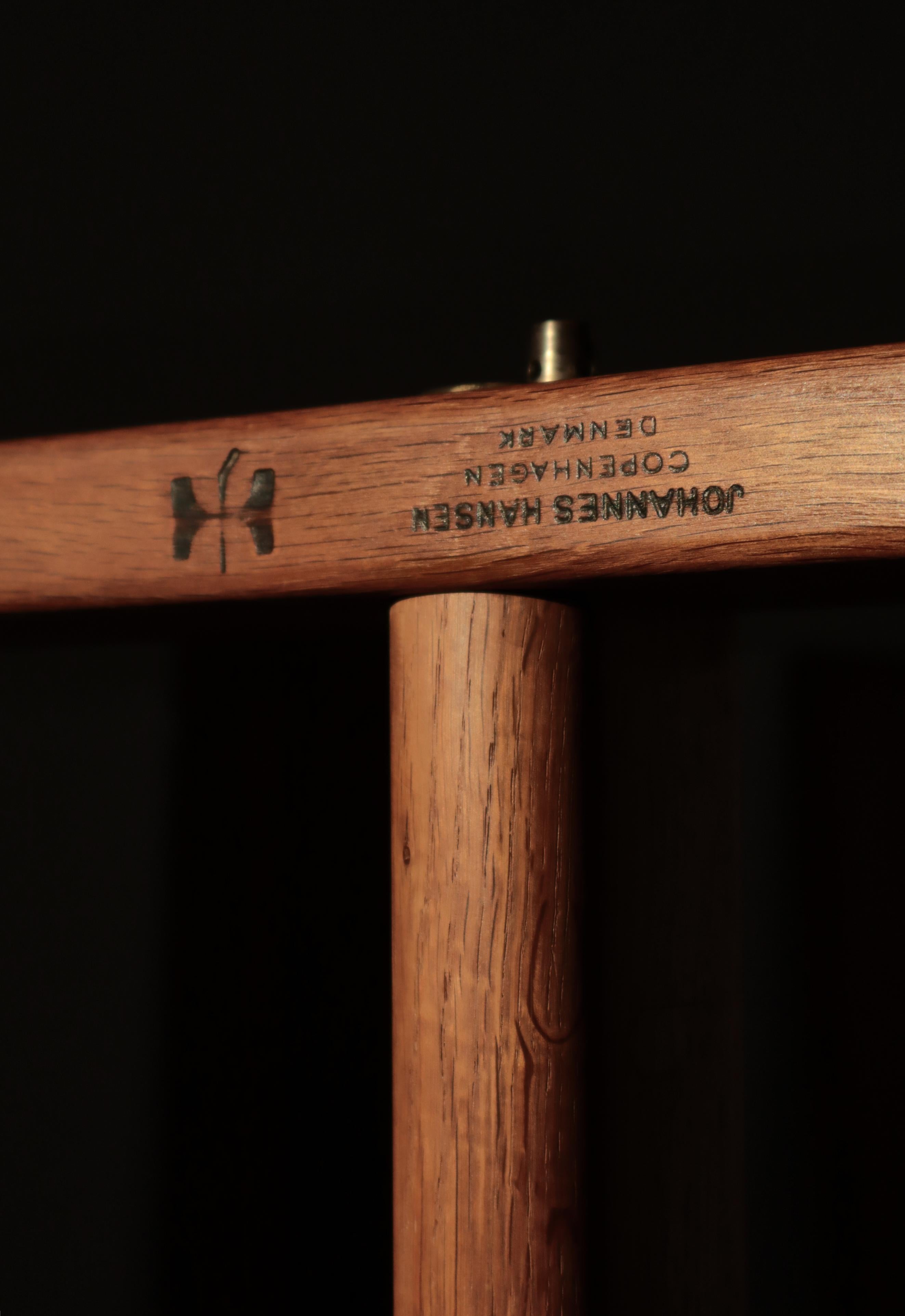 Scandinavian Modern Hans J. Wegner Teak & Oakwood Table Model 