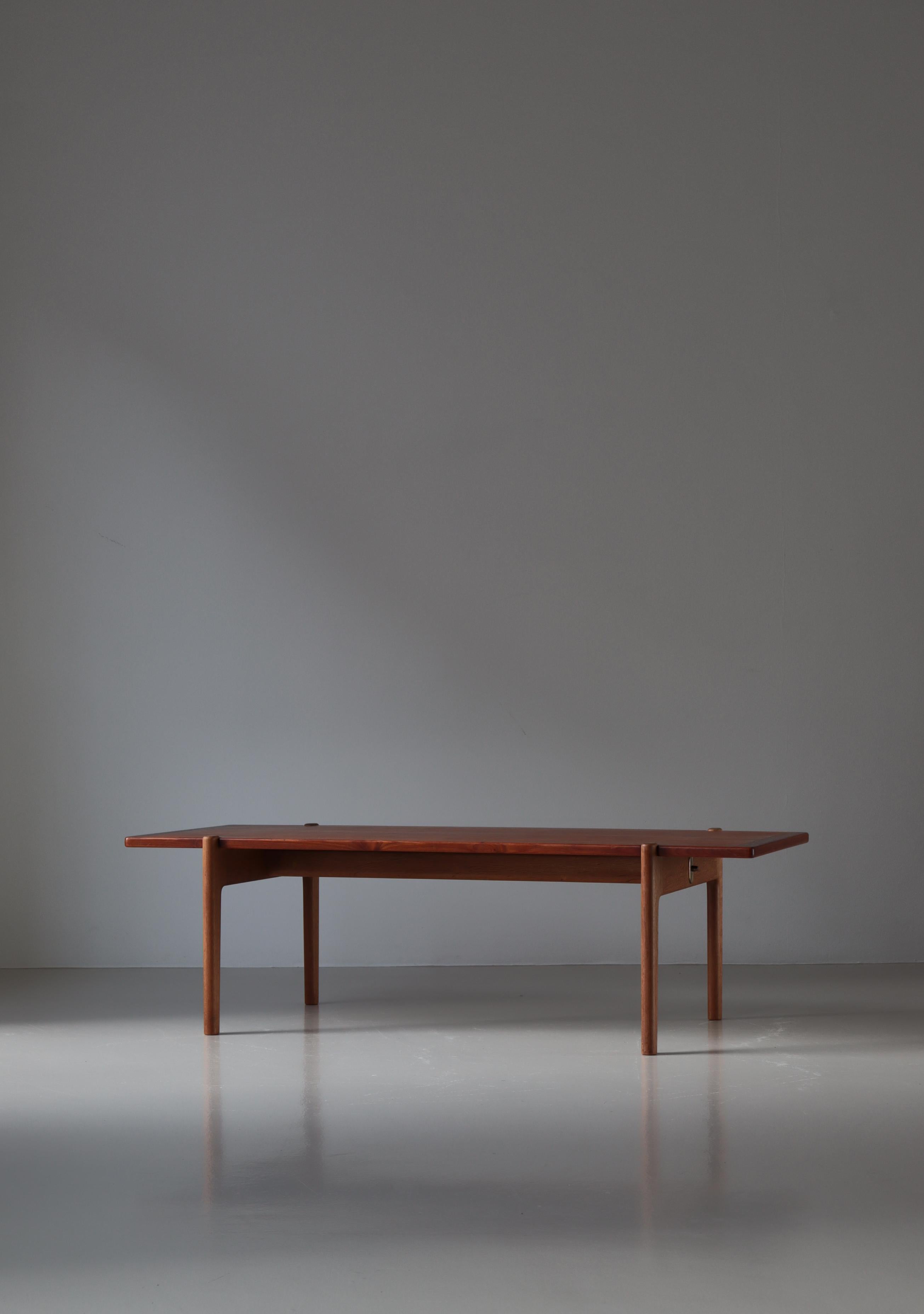 Danish Scandinavian Modern Hans J. Wegner Teak & Oakwood Table Model 