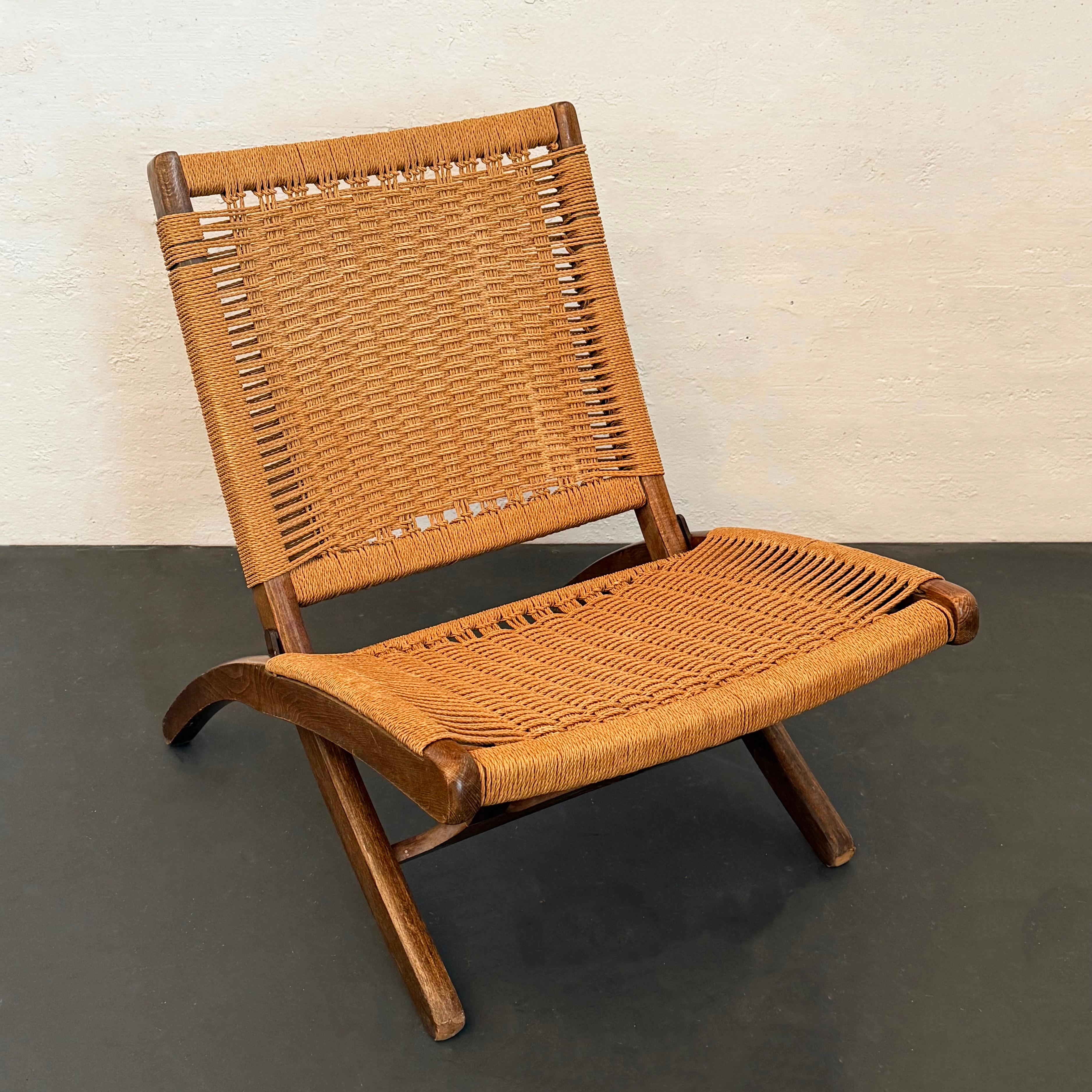 Macedonian Scandinavian Modern Hans Wegner Style Folding Rope Lounge Chair For Sale