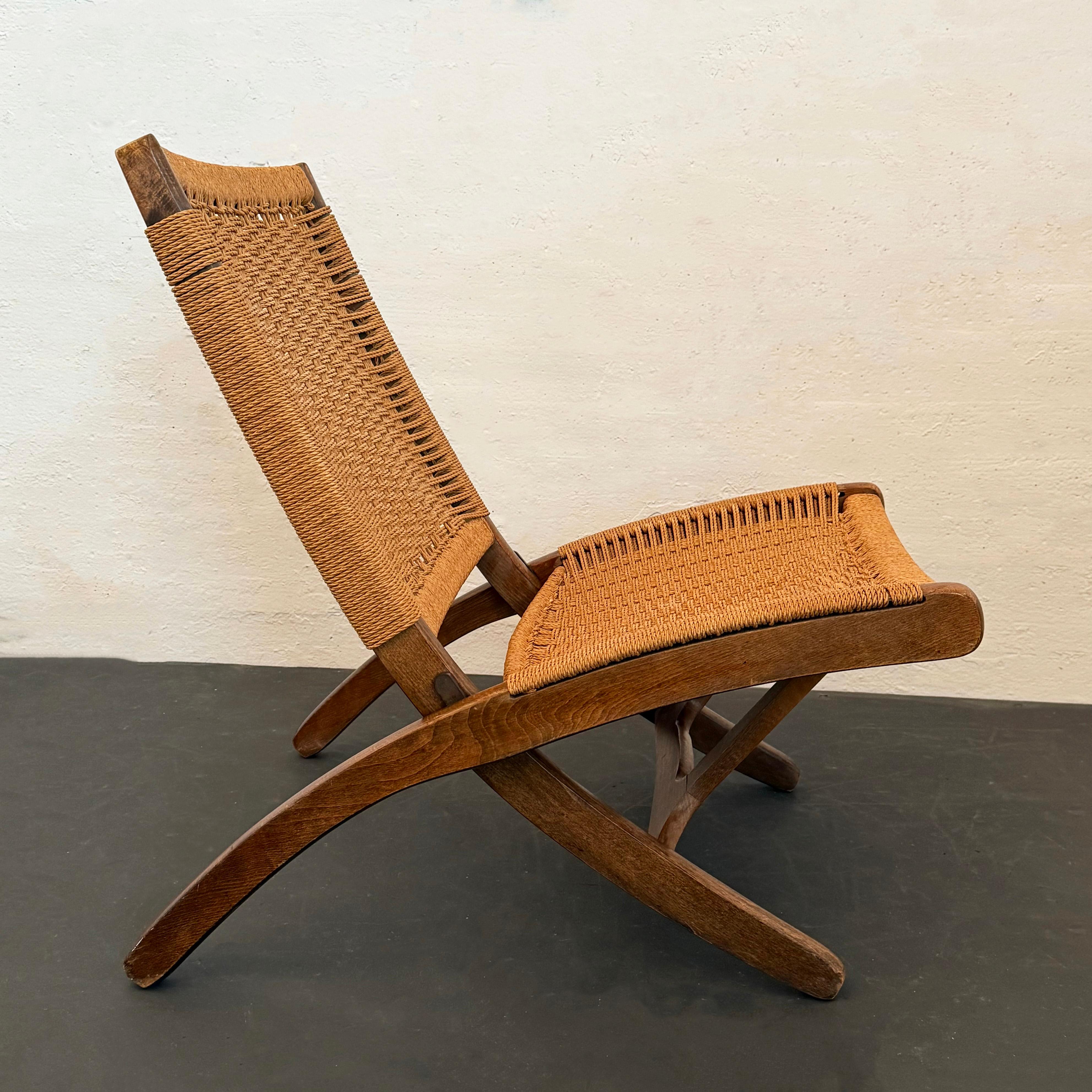 20th Century Scandinavian Modern Hans Wegner Style Folding Rope Lounge Chair For Sale