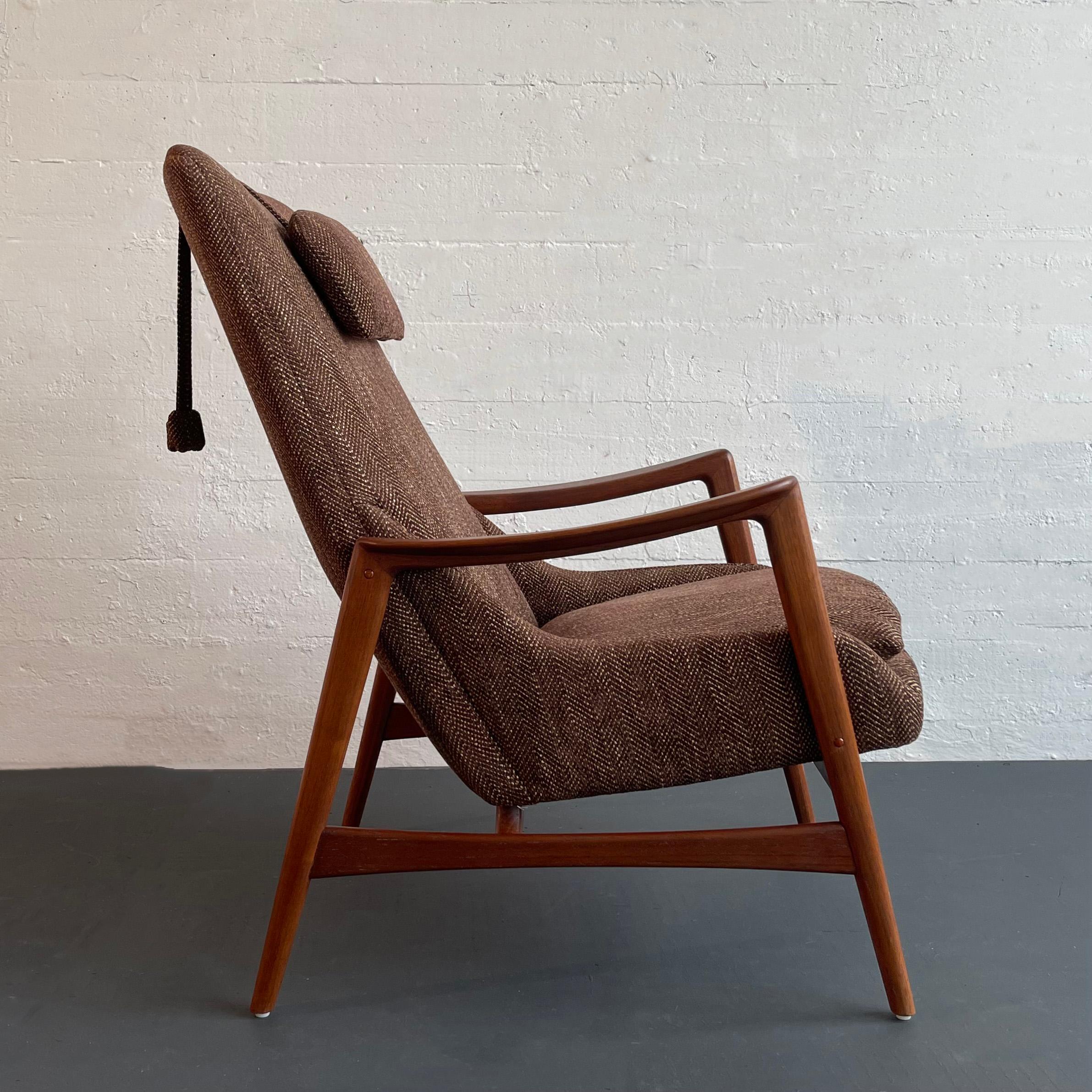 Scandinavian Modern High-Back Armchair By Folke Ohlsson For DUX In Good Condition In Brooklyn, NY