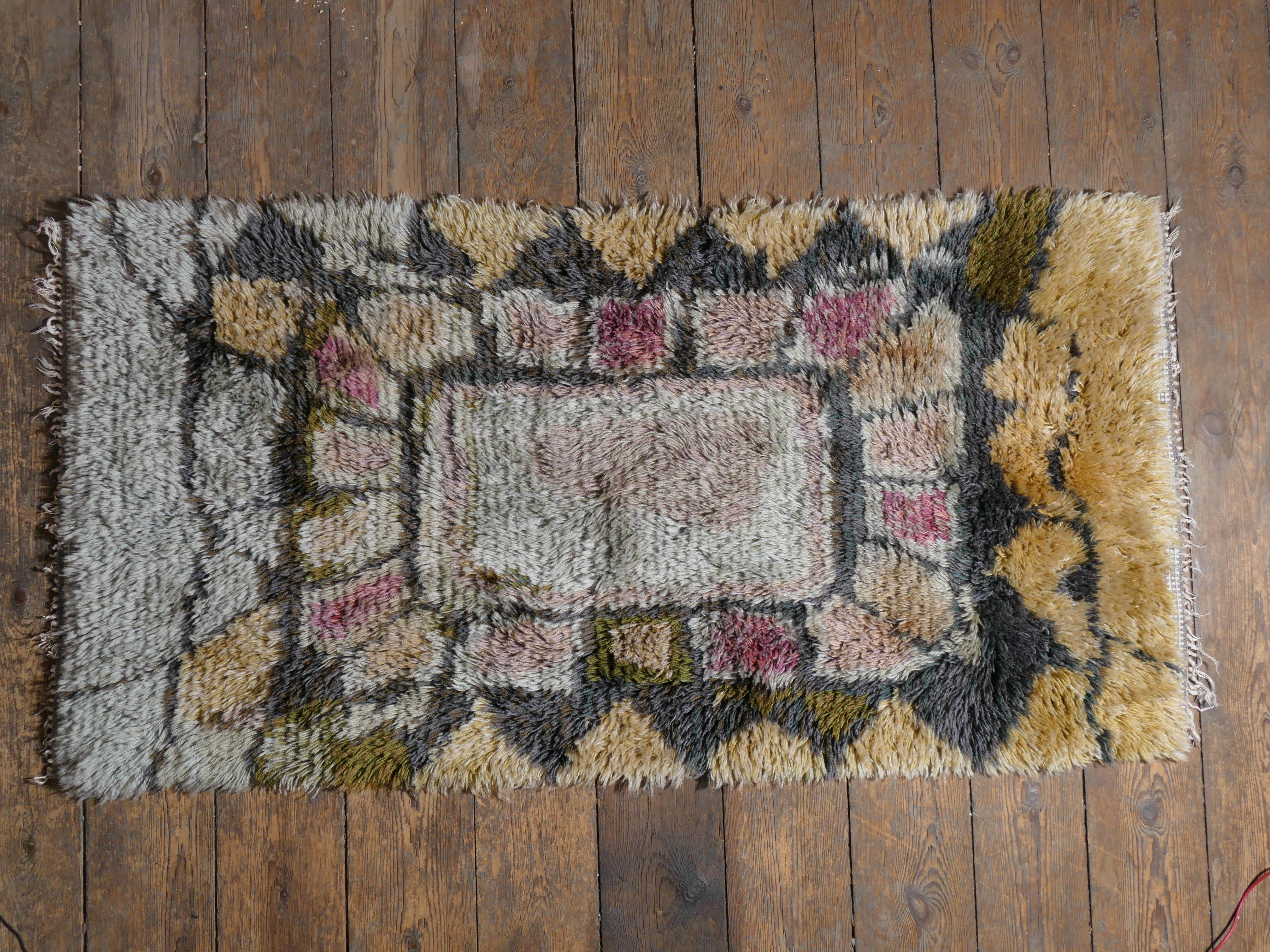 Scandinavian Modern High Pile Geometric Handmade Wool Rya Rug, Sweden 1960s In Good Condition For Sale In Grythyttan, SE