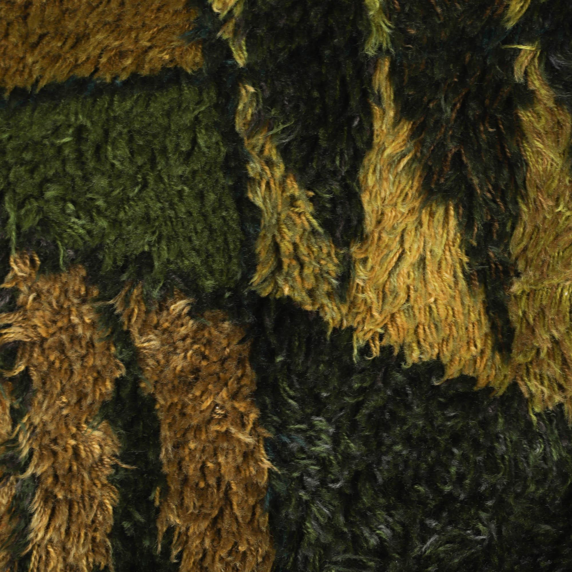 This high-pile rya rug is a striking example of 1960s pop art interior design. Handwoven in Sweden using the high-quality rya technique, it is crafted from 100% Kamgarn Persian wool, known for its smooth and refined finish. The rug features a