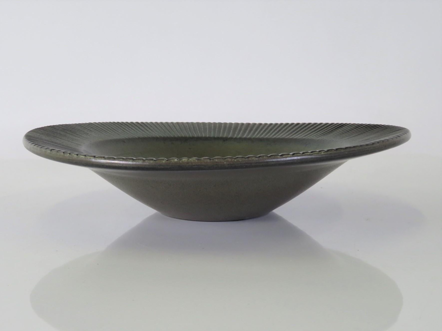 Swedish Scandinavian Modern Hjördis Oldfors Upsala-Ekeby Sweden, PALMA Undulating Bowl