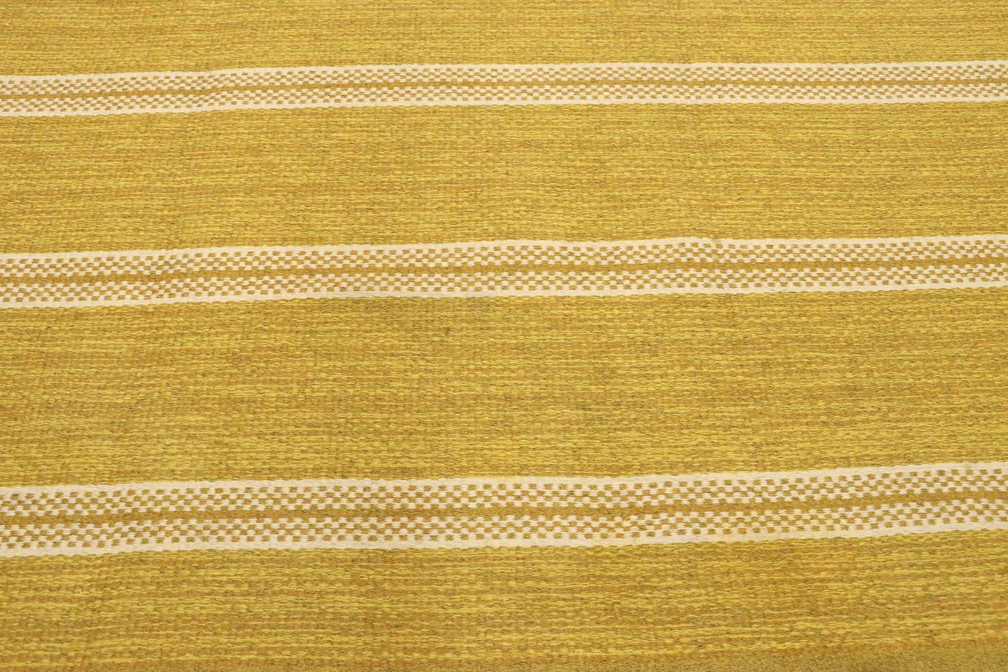 Svedese Scandinavian Modern Hygge Vintage Gold Swedish Rollakan Kilim Rug & Kilim in vendita