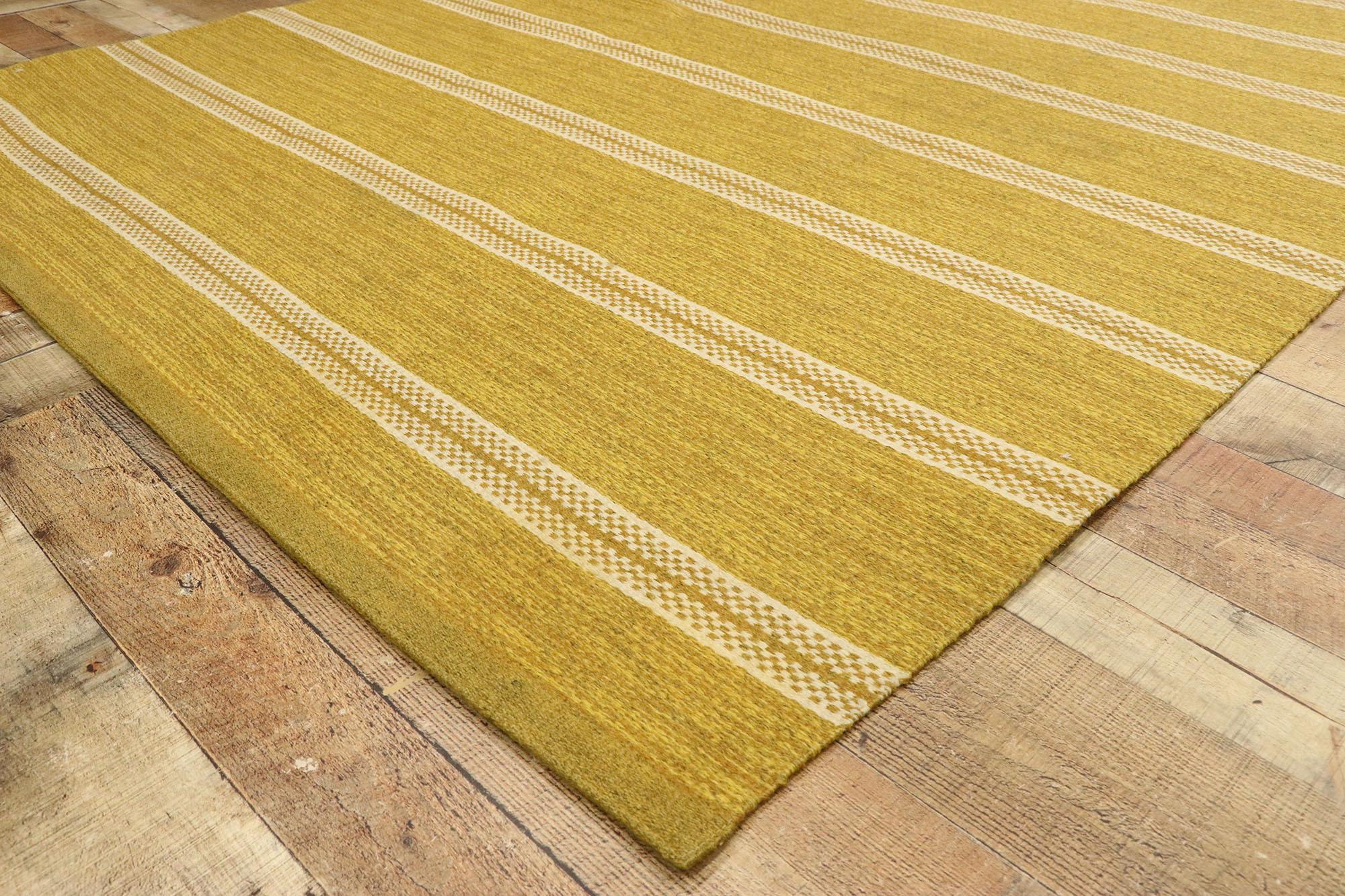 Tessuto a mano Scandinavian Modern Hygge Vintage Gold Swedish Rollakan Kilim Rug & Kilim in vendita