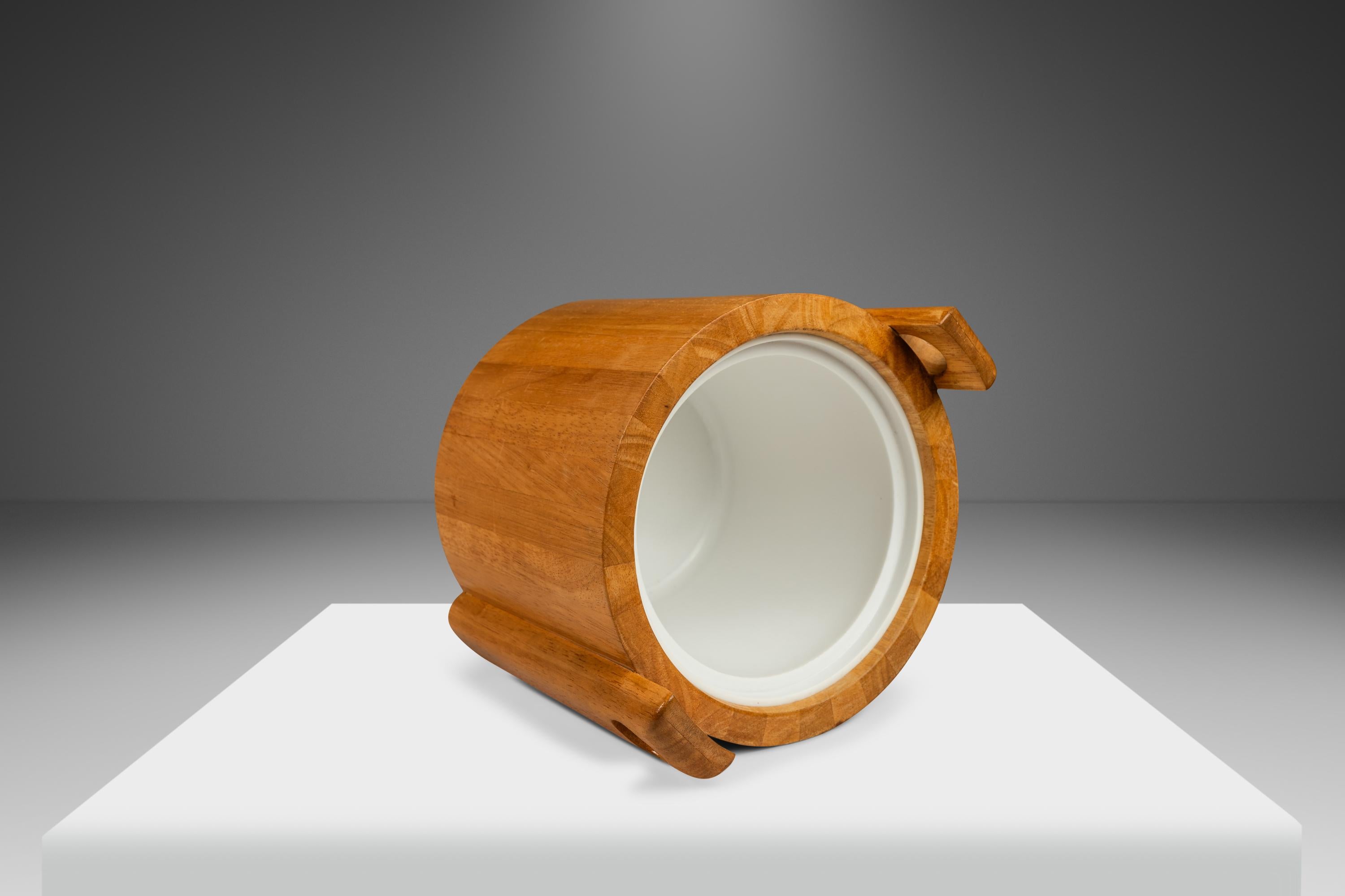 Scandinavian Modern Ice Bucket in Teak by ROYAL TEAK Designs, Thailand, c. 1970s In Good Condition For Sale In Deland, FL