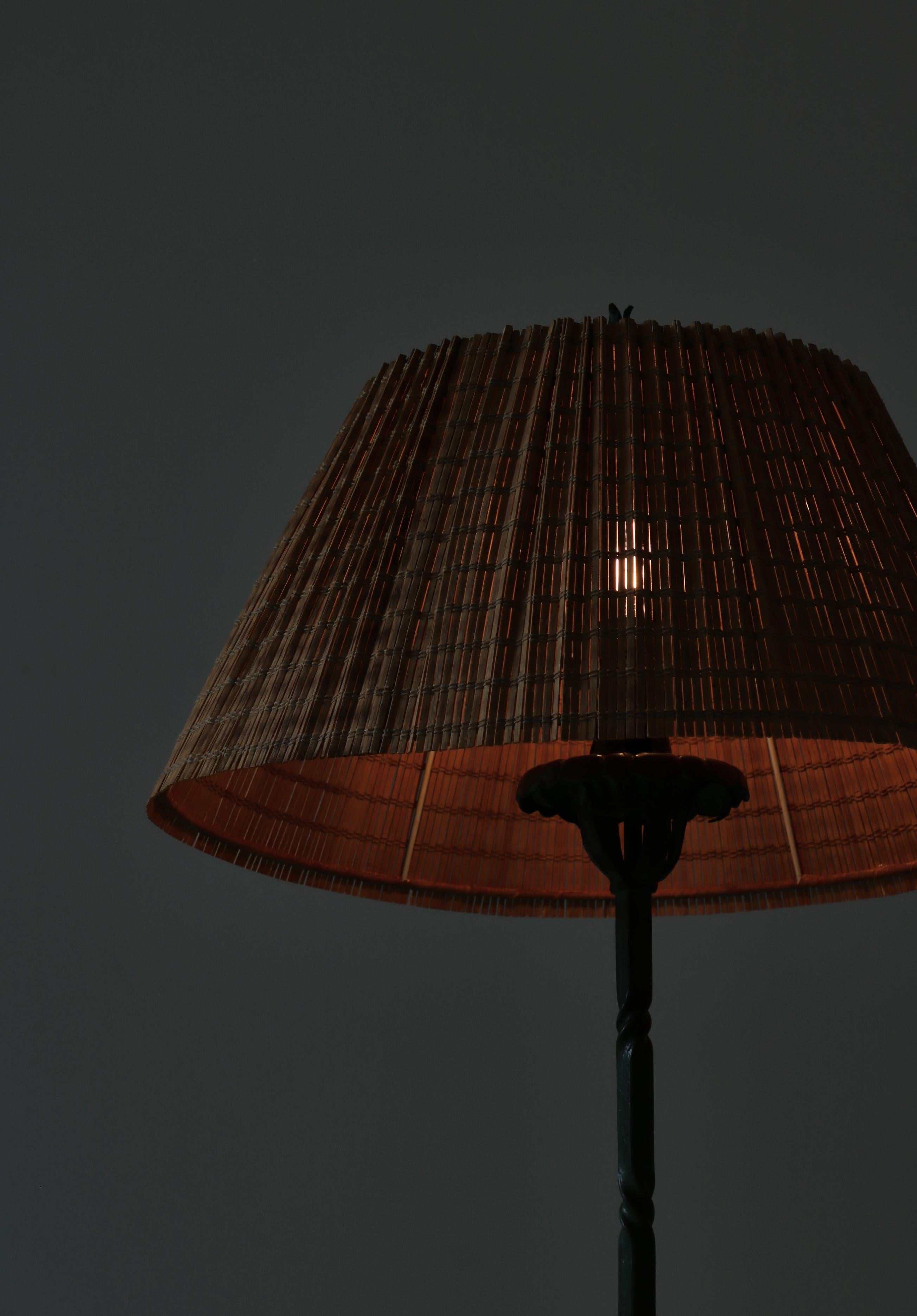 Milieu du XXe siècle Lampadaire scandinave vert Taidetakomo Hakkarainen, Finlande, années 1930 en vente