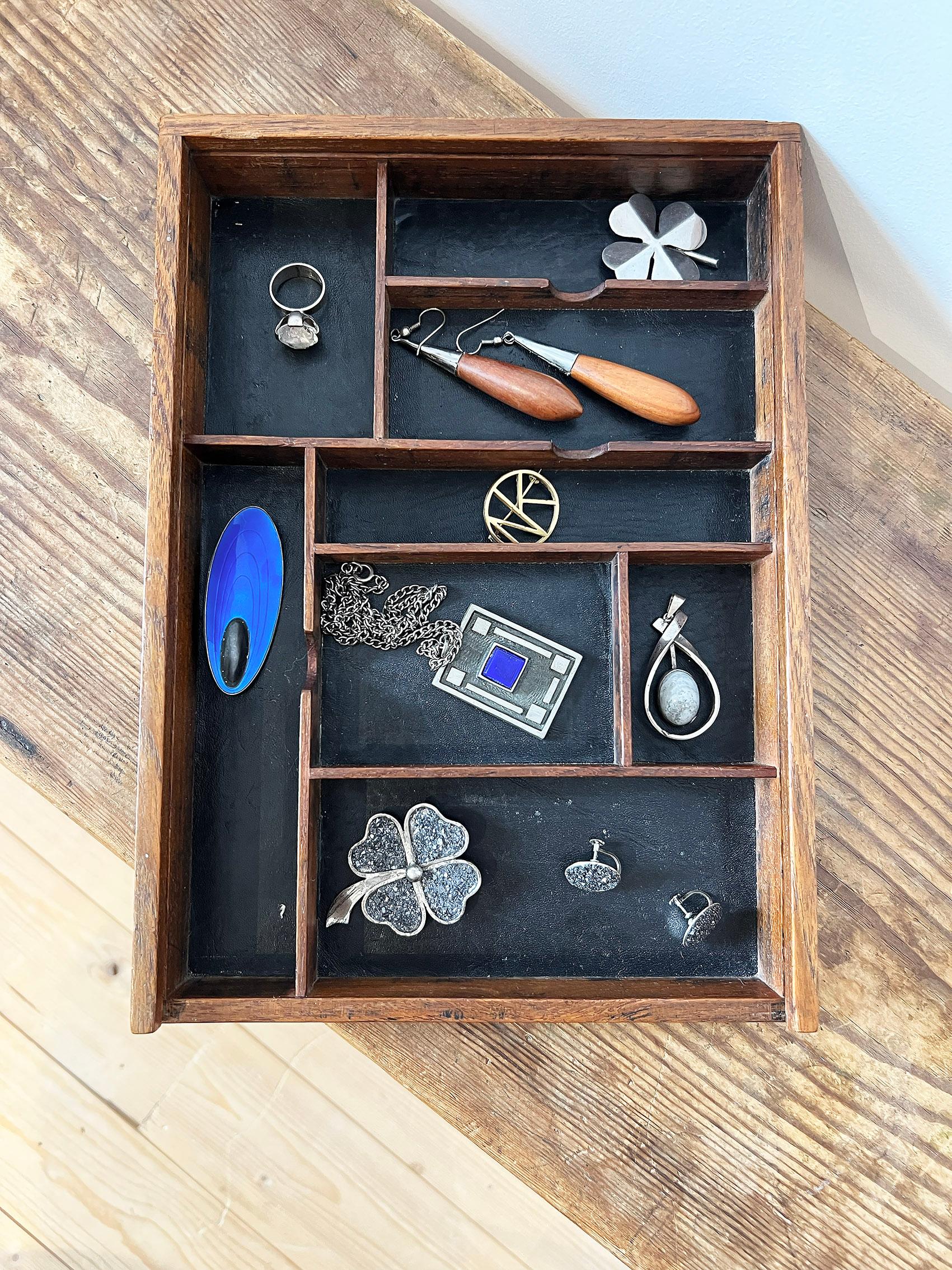 Cuir Boîte à bijoux scandinave moderne en teck et cuir datant des années 1950-1960 en vente