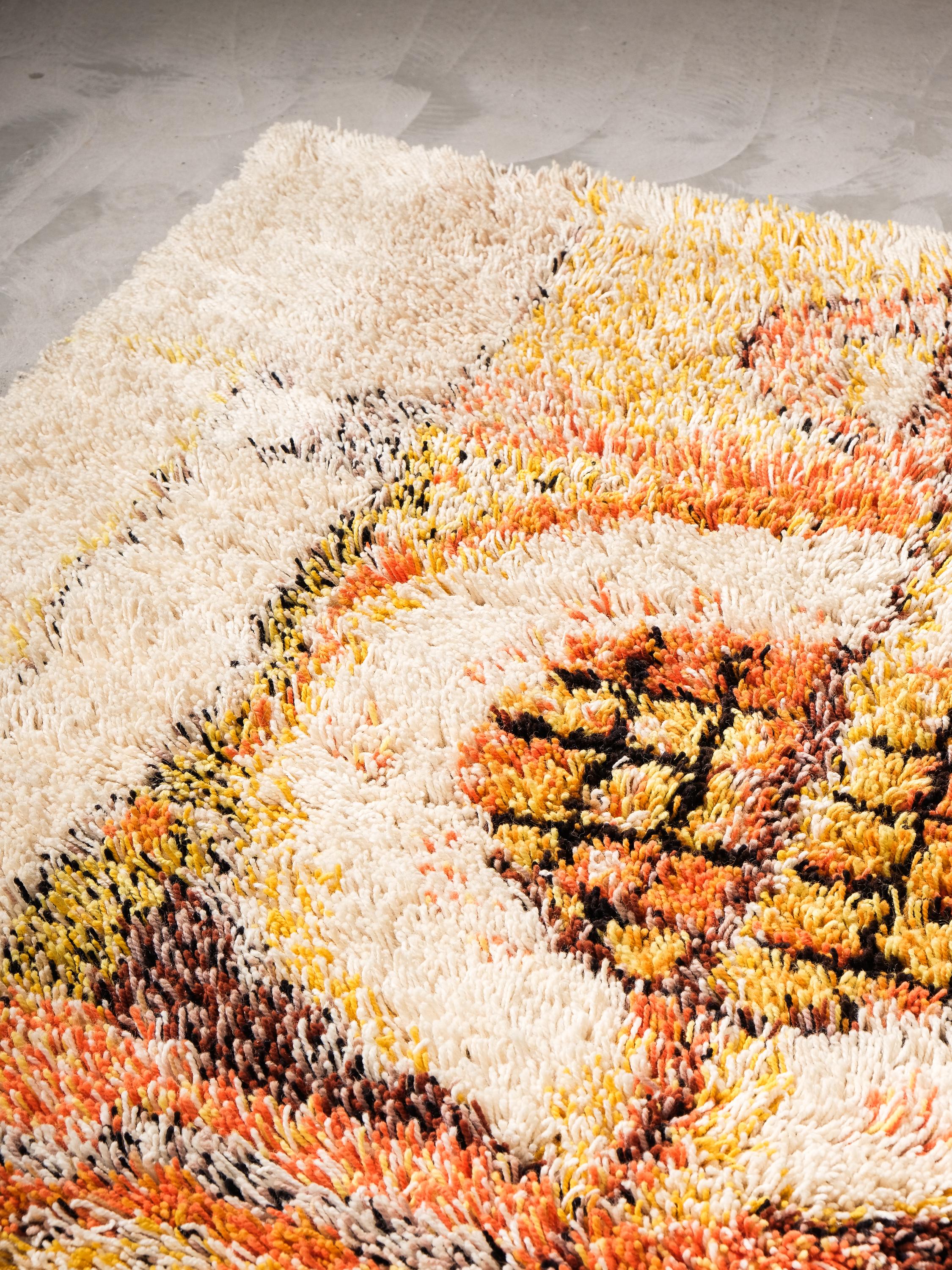This classic Finnish rya rug or wall hanging was designed by Leena-Kaisa Halme. Model is called 