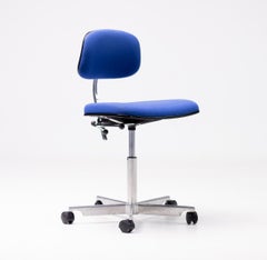 Scandinavian Modern Kevi Desk Chair in Royal Blue, Architectural Icon