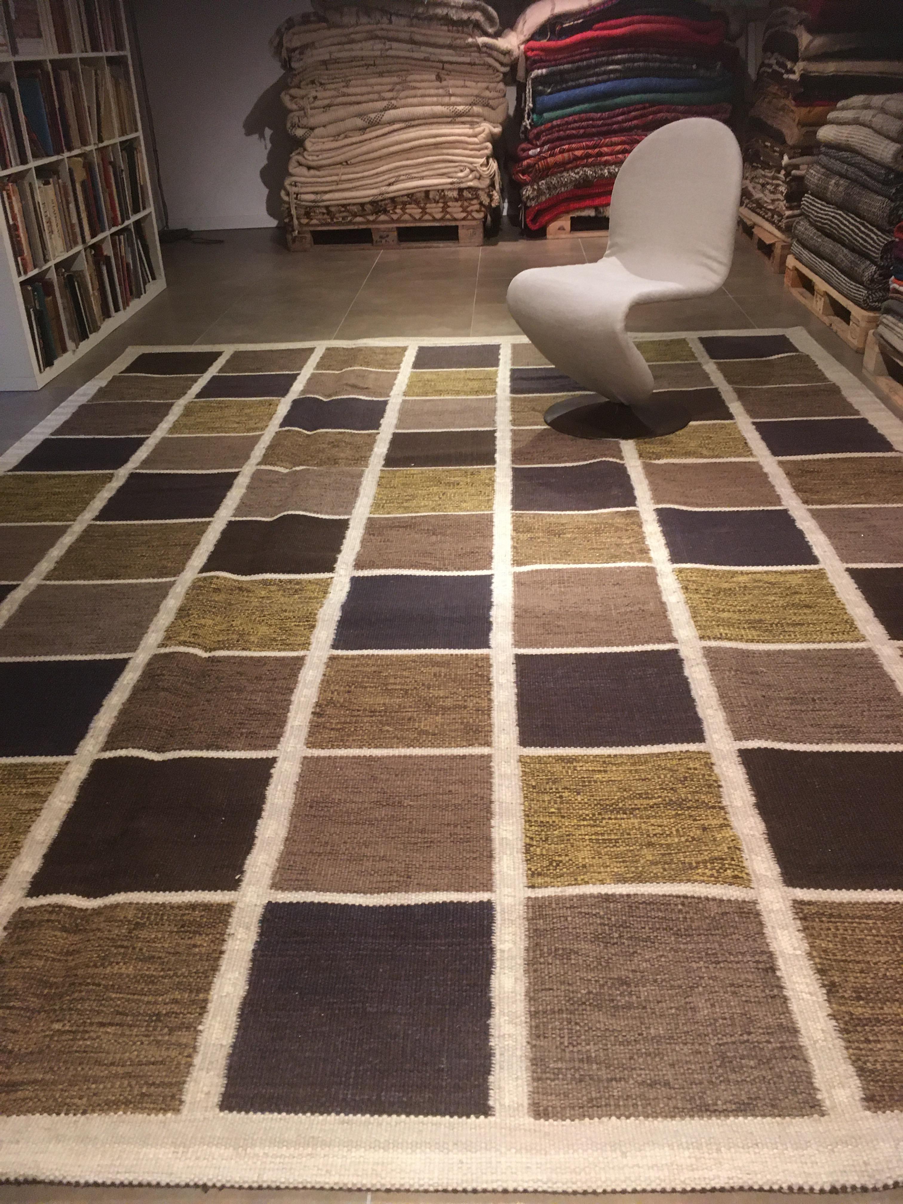 Scandinavian Modern Kilim Carpet For Sale 3