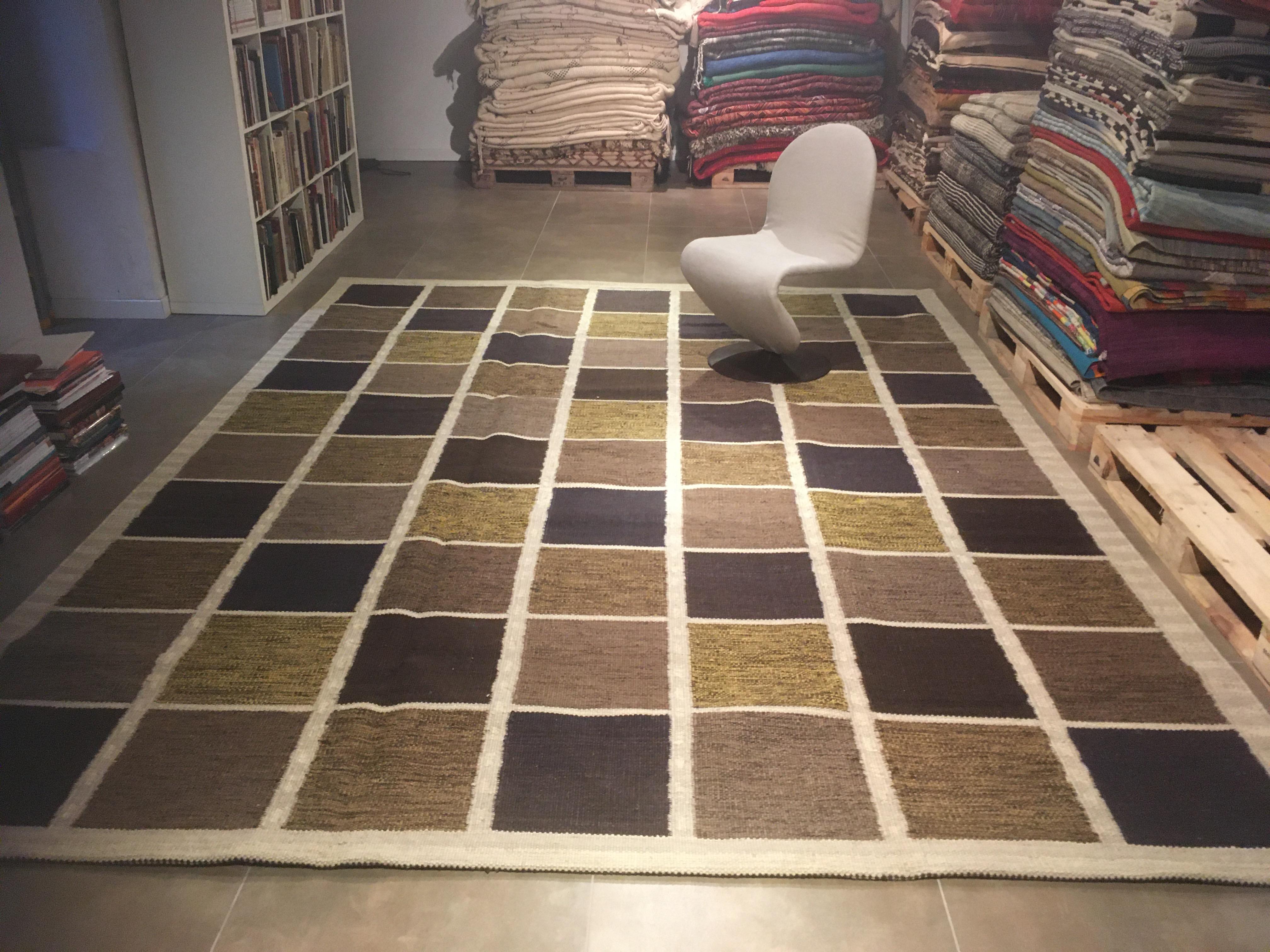 Indian Scandinavian Modern Kilim Carpet For Sale