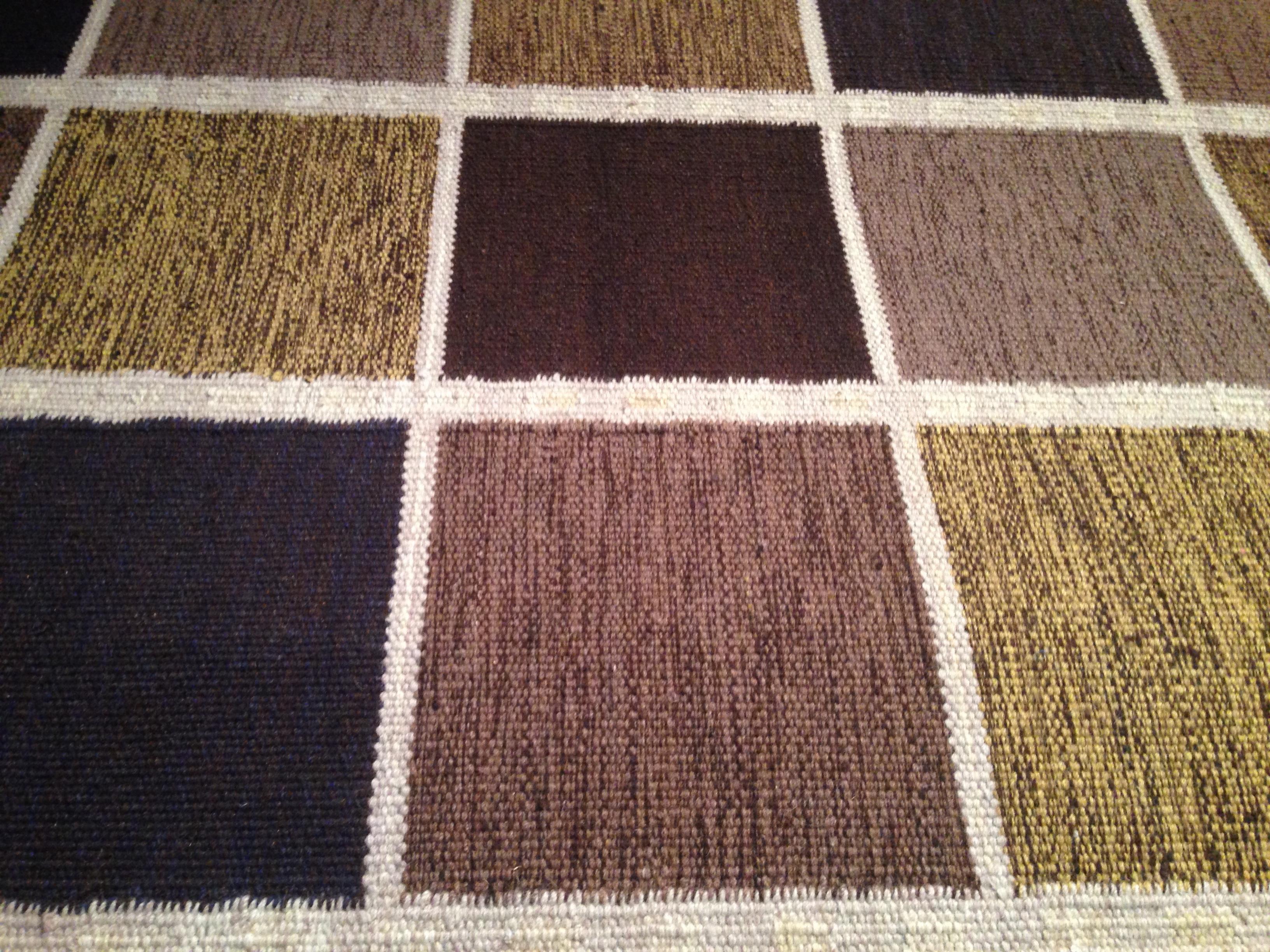 Scandinavian Modern Kilim Carpet For Sale 2