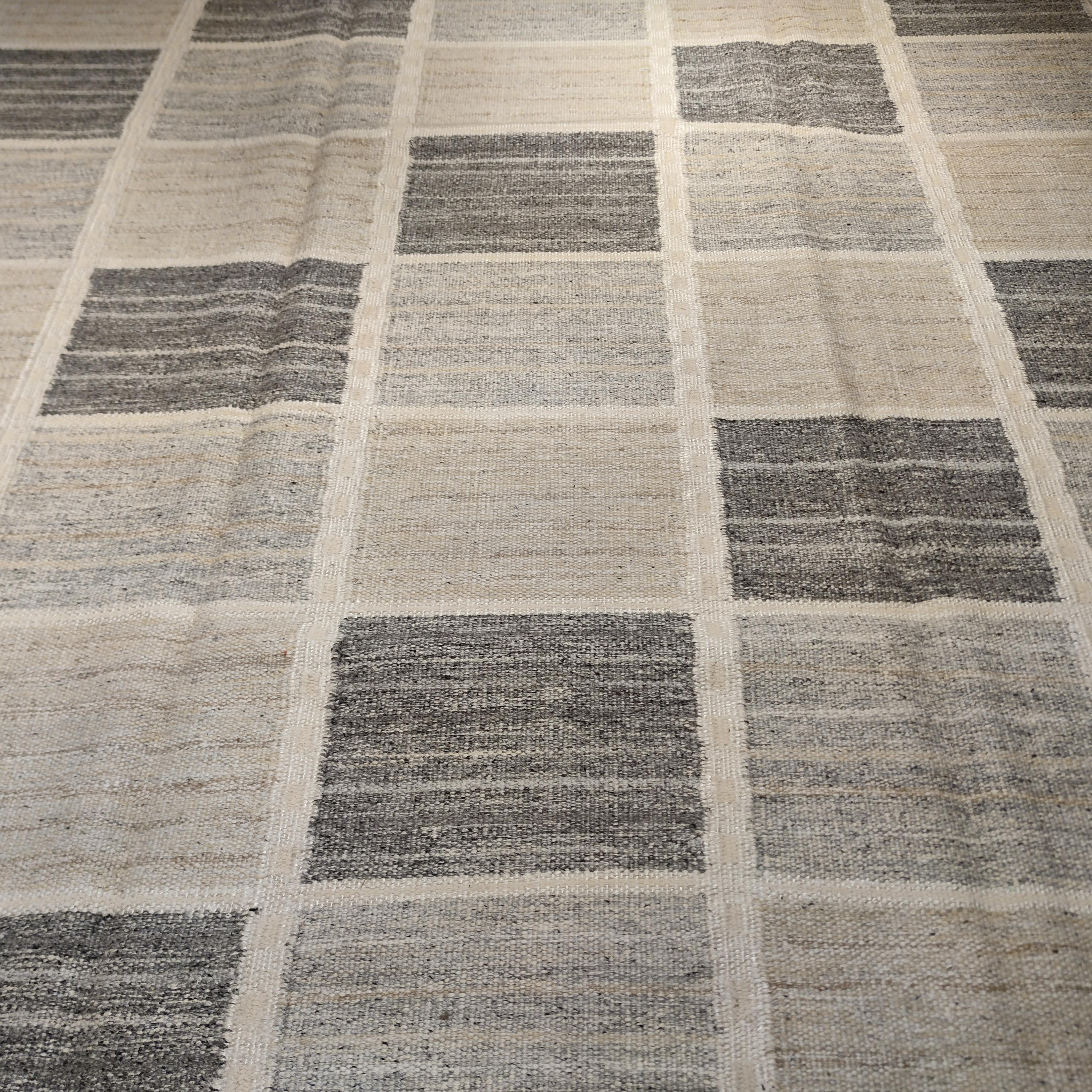 Contemporary Scandinavian Modern Kilim Carpet in White, Silver Grey and Anthracite For Sale