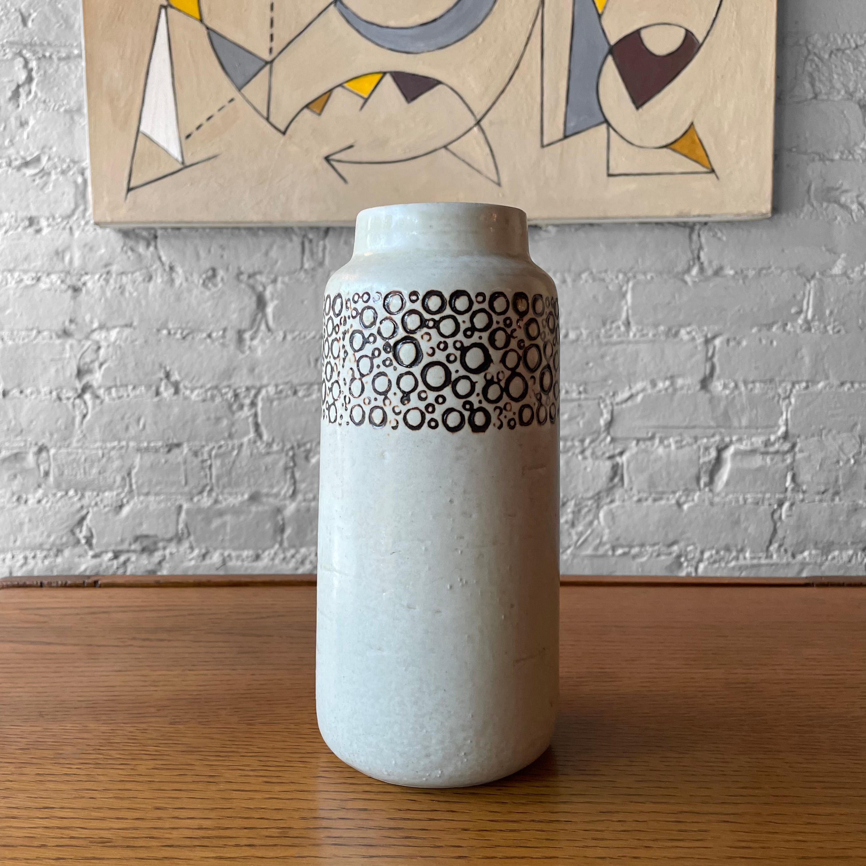 Suédois Vase « Kreta » de style scandinave moderne par Britt-Louise Sundell pour Gustavsberg Studio en vente