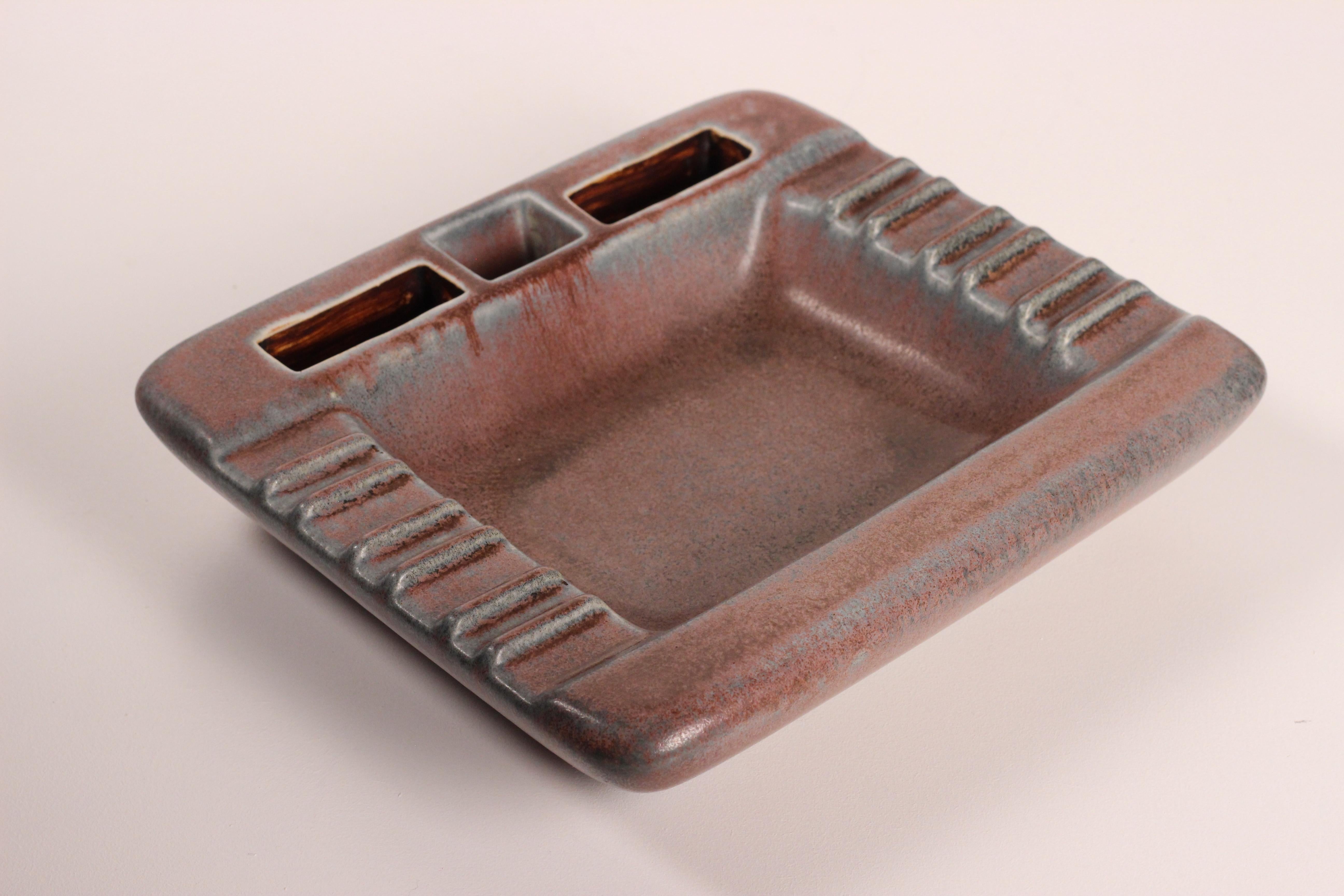 Swedish  Scandinavian modern large ceramic ashtray by Gunnar Nylund for Rörstrand 1950’s For Sale