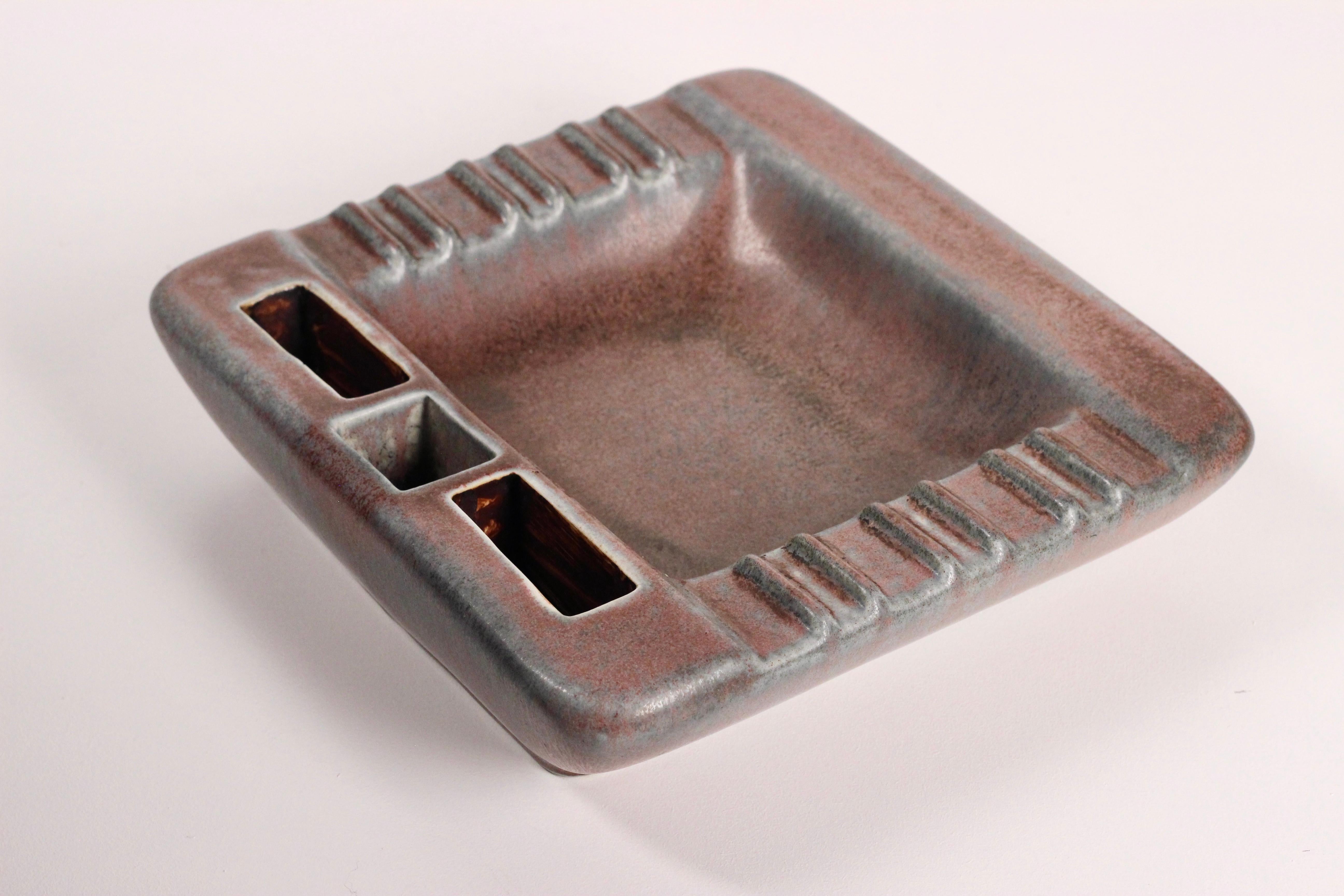 Grande posacenere da tavolo Rörstrand di Gunnar Nylund, ceramica svedese anni '50, firmato In condizioni buone in vendita a London, GB