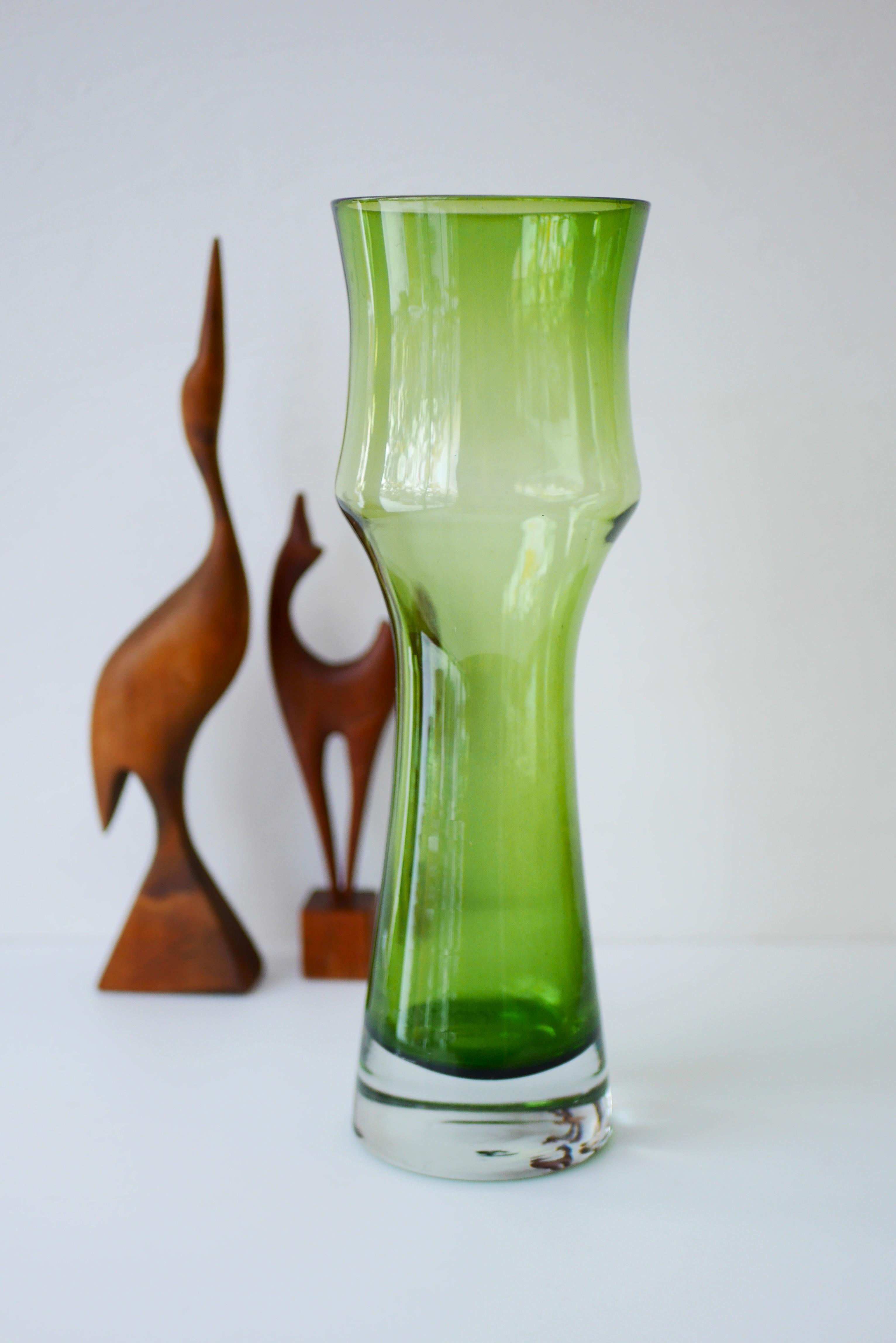 Hand-Crafted Scandinavian modern large Green Glass Vase by Bo Borgström for Åseda, Sweden For Sale