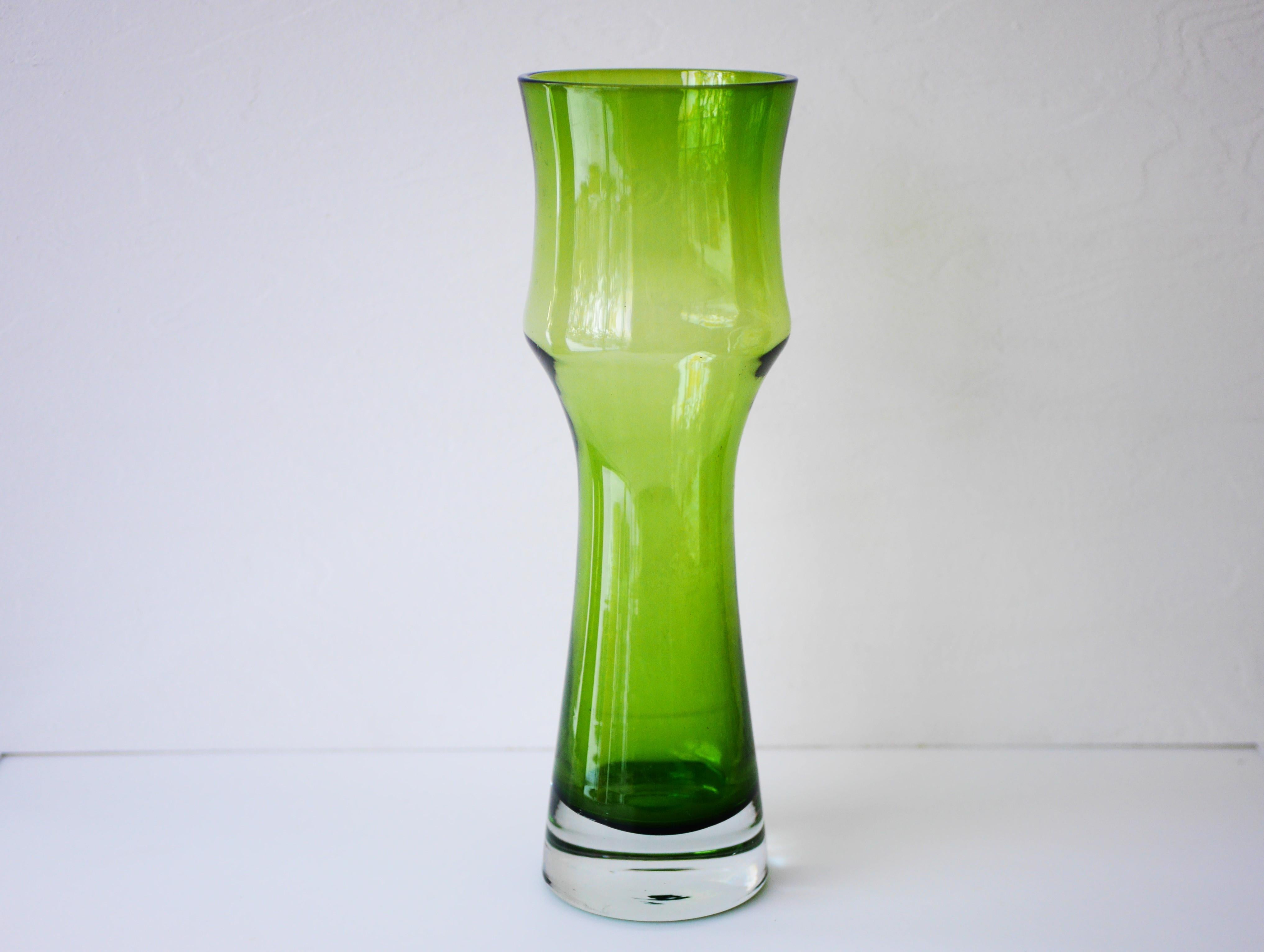 Scandinavian modern large Green Glass Vase by Bo Borgström for Åseda, Sweden For Sale 2