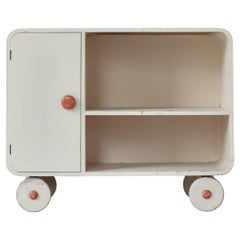 Grand buffet ou meuble de rangement scandinave moderne sur roues, fonctionnalisme des années 1930