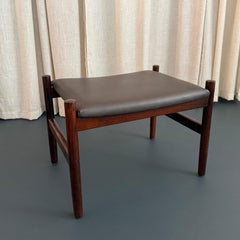 Pies de cuero y palisandro escandinavo moderno Otomano de Hugo Frandsen