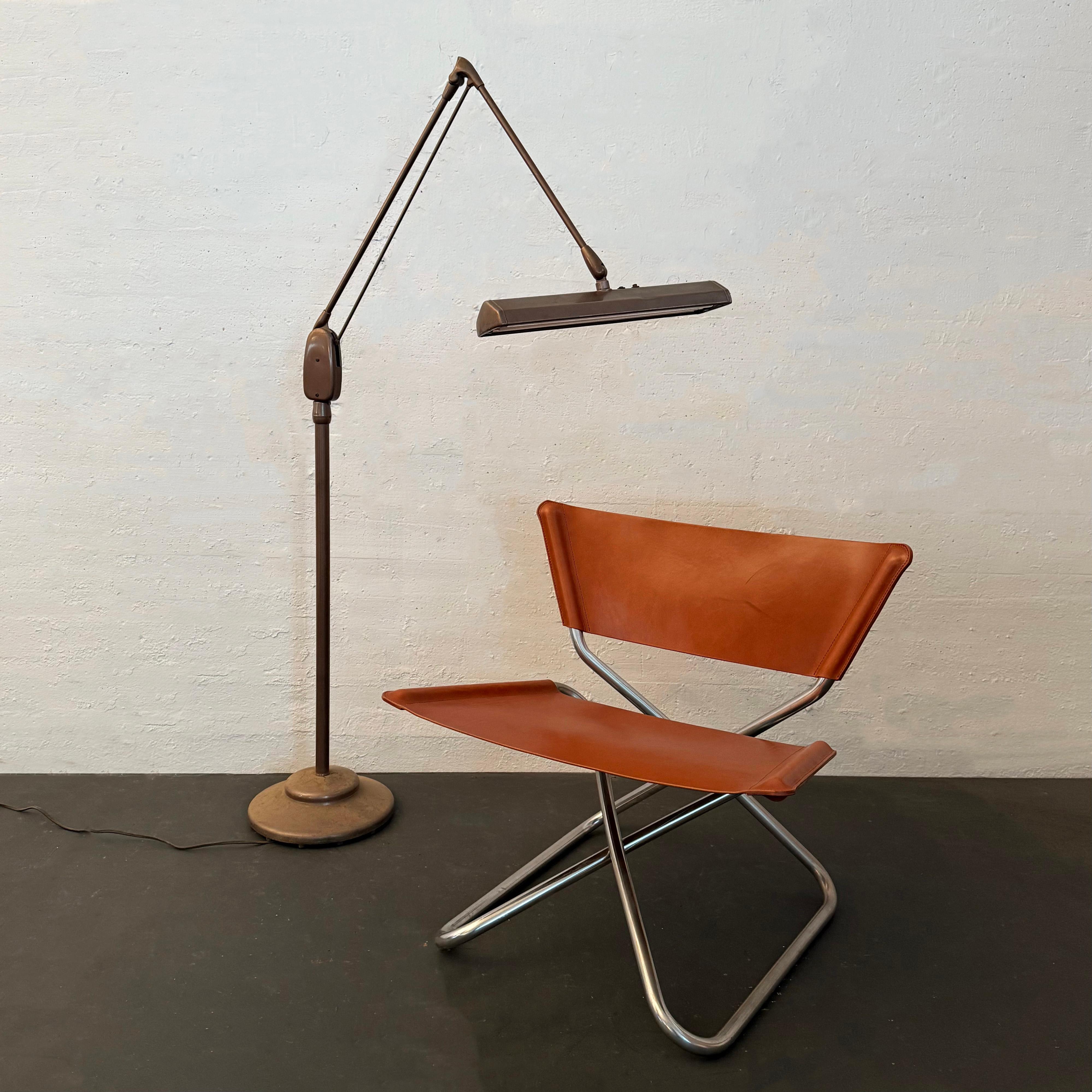Silla moderna escandinava de cuero 