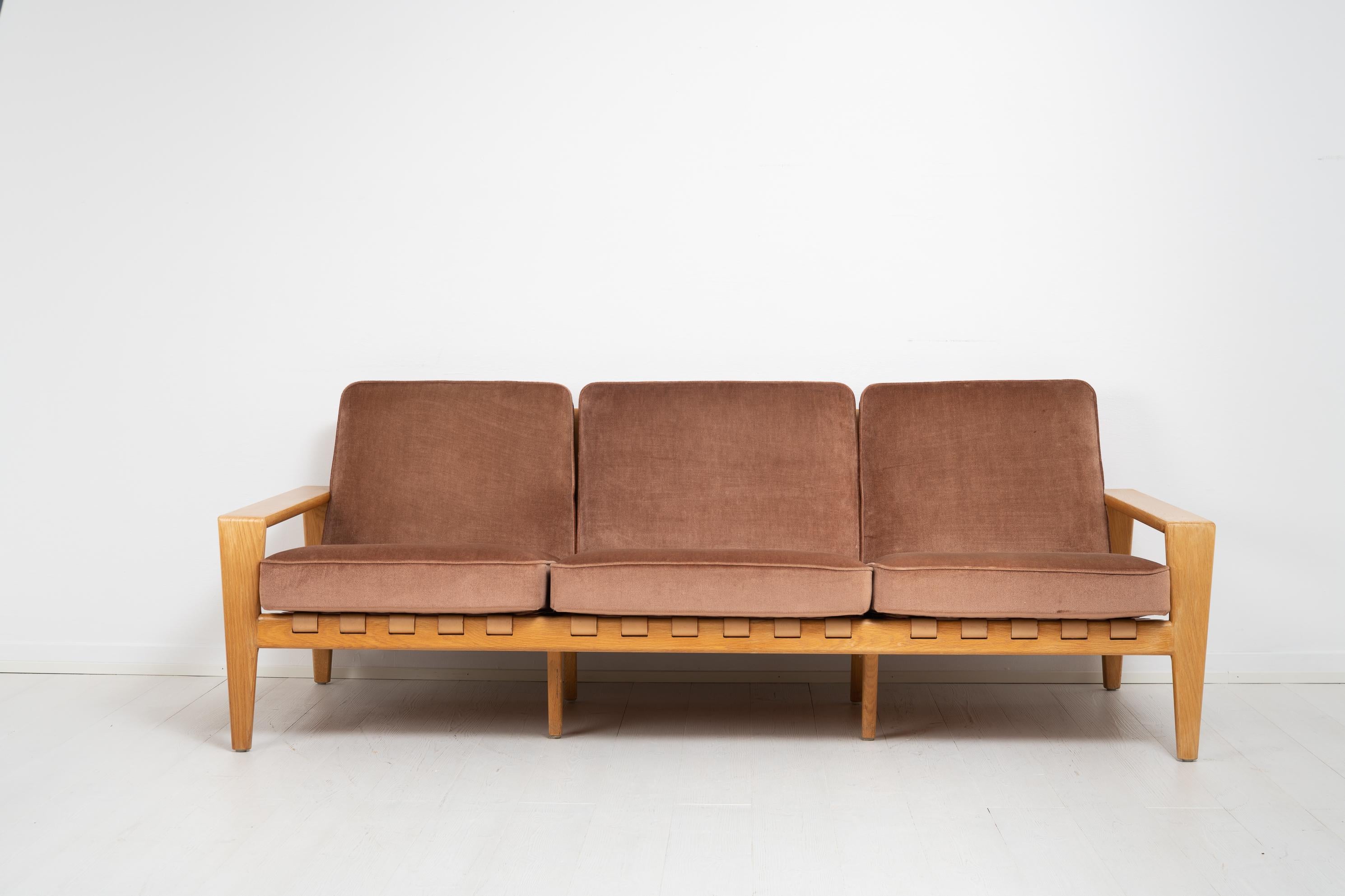 Scandinavian Modern Bodö sofa by Svante Skogh in light oak. The sofa is a 3-seater and was first shown 1957 at the Stockholm Furniture Fair. Made by AB Hjertquist & co in Nässjö, Sweden. A characteristic example of Scandinavian modern style with