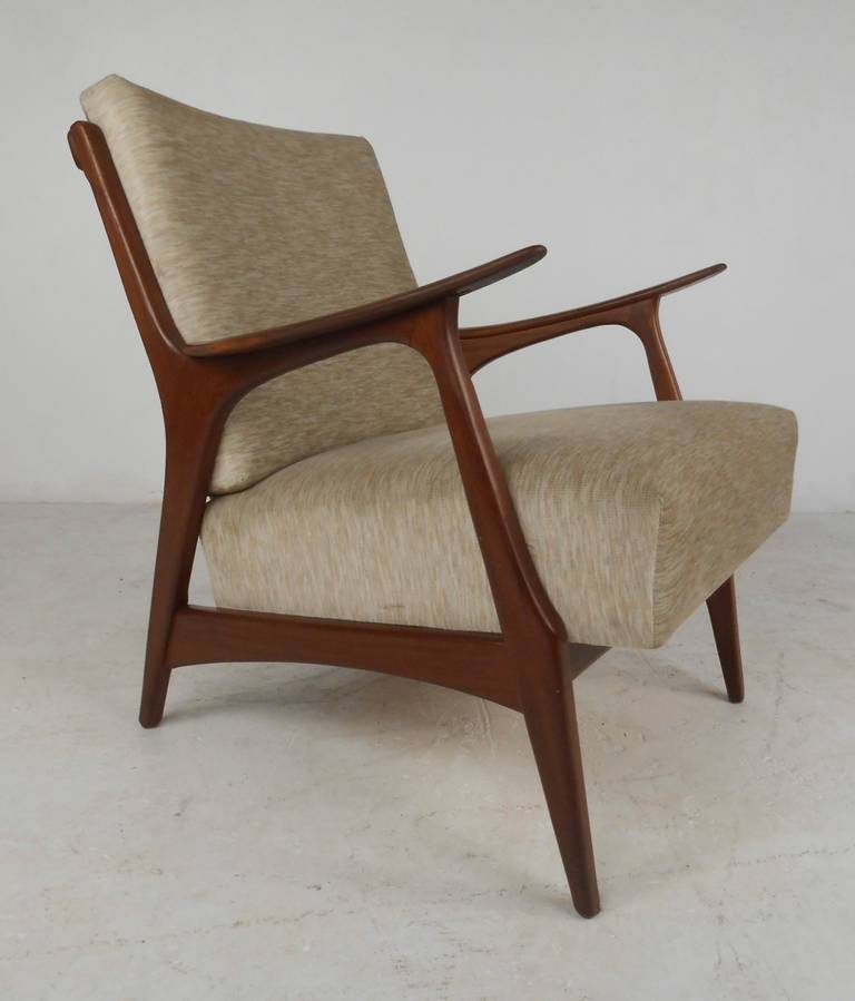 Scandinavian Modern Living Room Set with Chairs and Daybed For Sale at