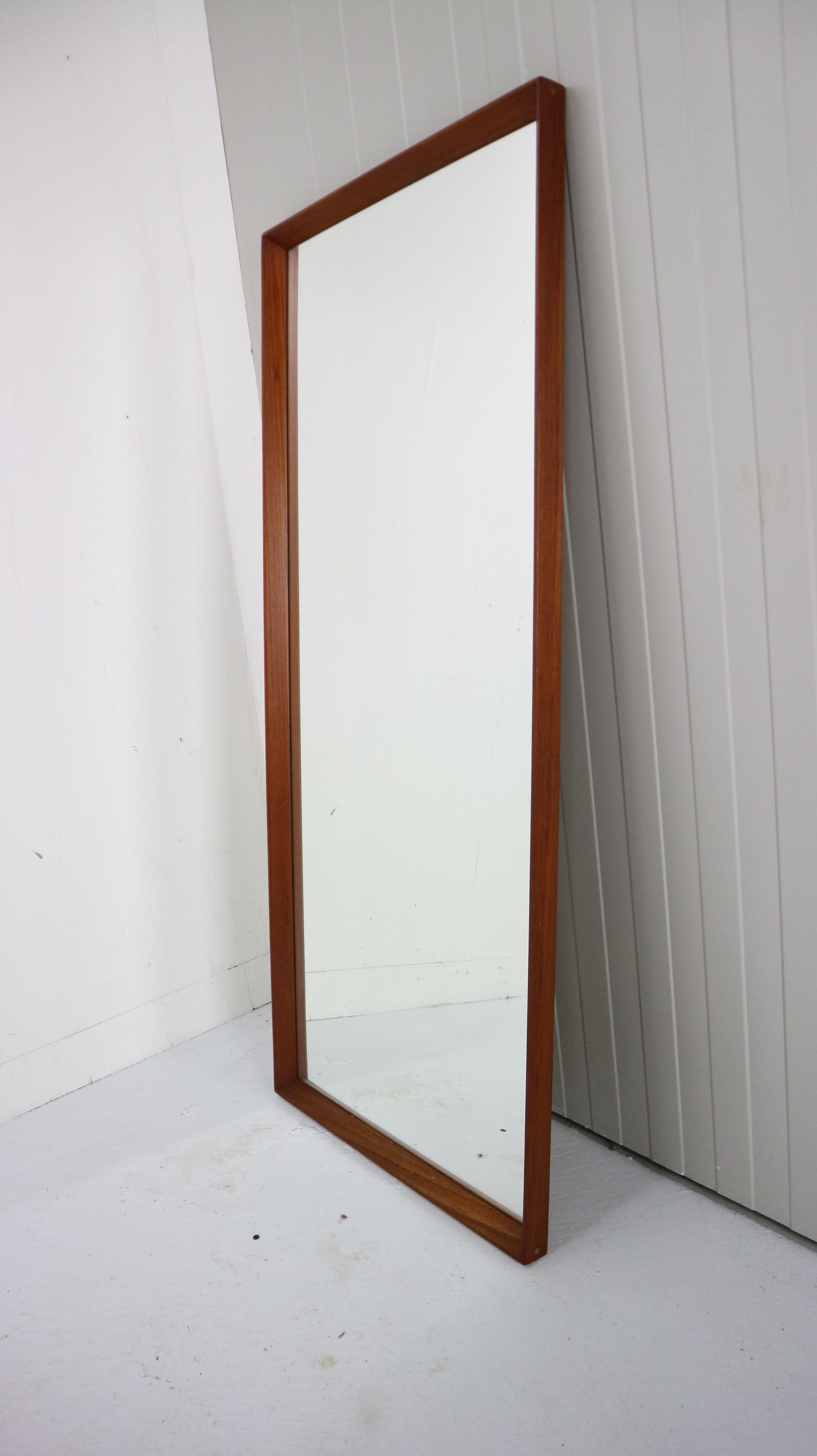 Beautiful Scandinavian Modern period wall mirror made in 1950s period, Denmark.
A solid teak frame is showcased by a beveled edge. In excellent original condition.
     