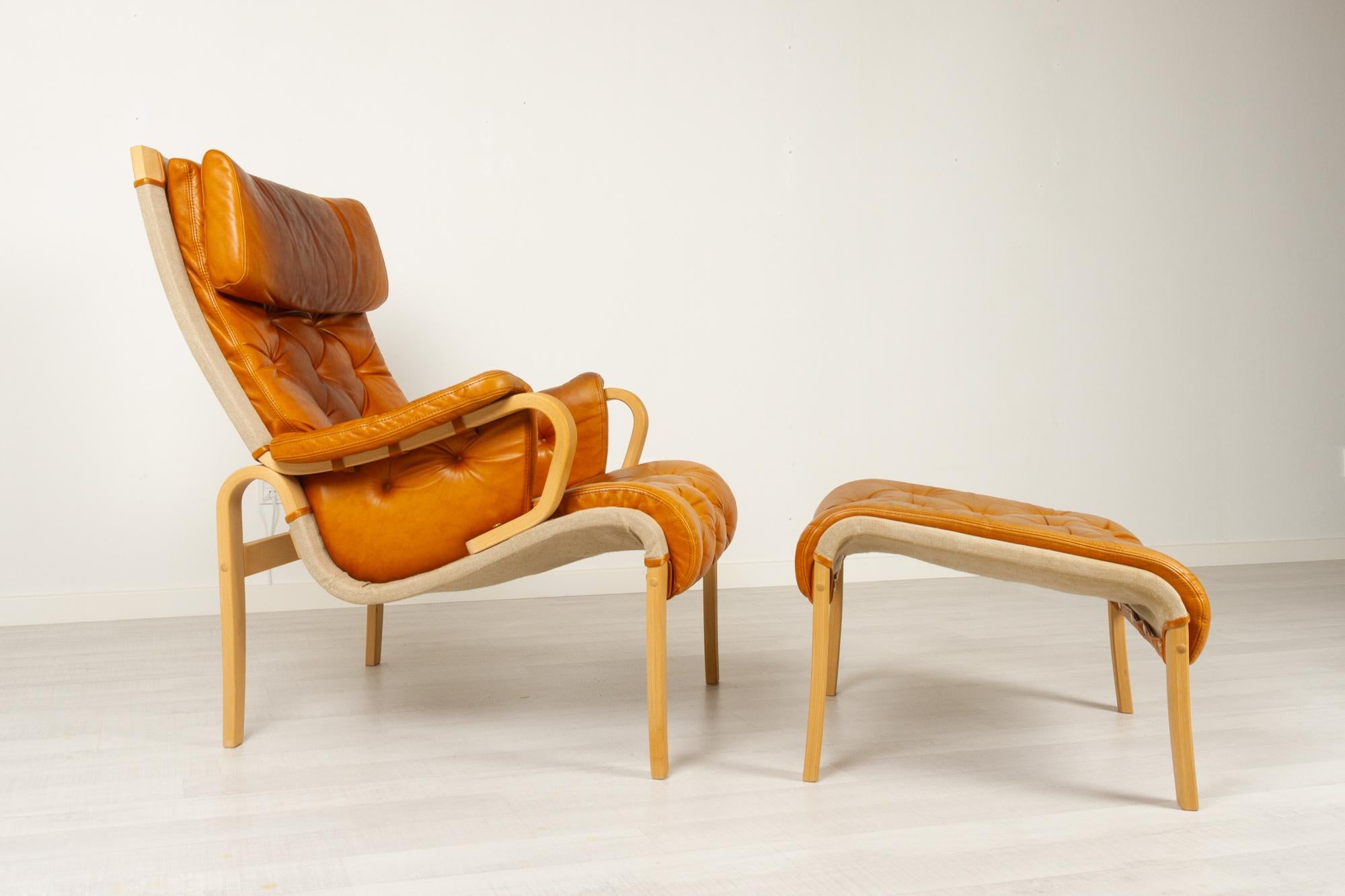 scandinavian lounge chair