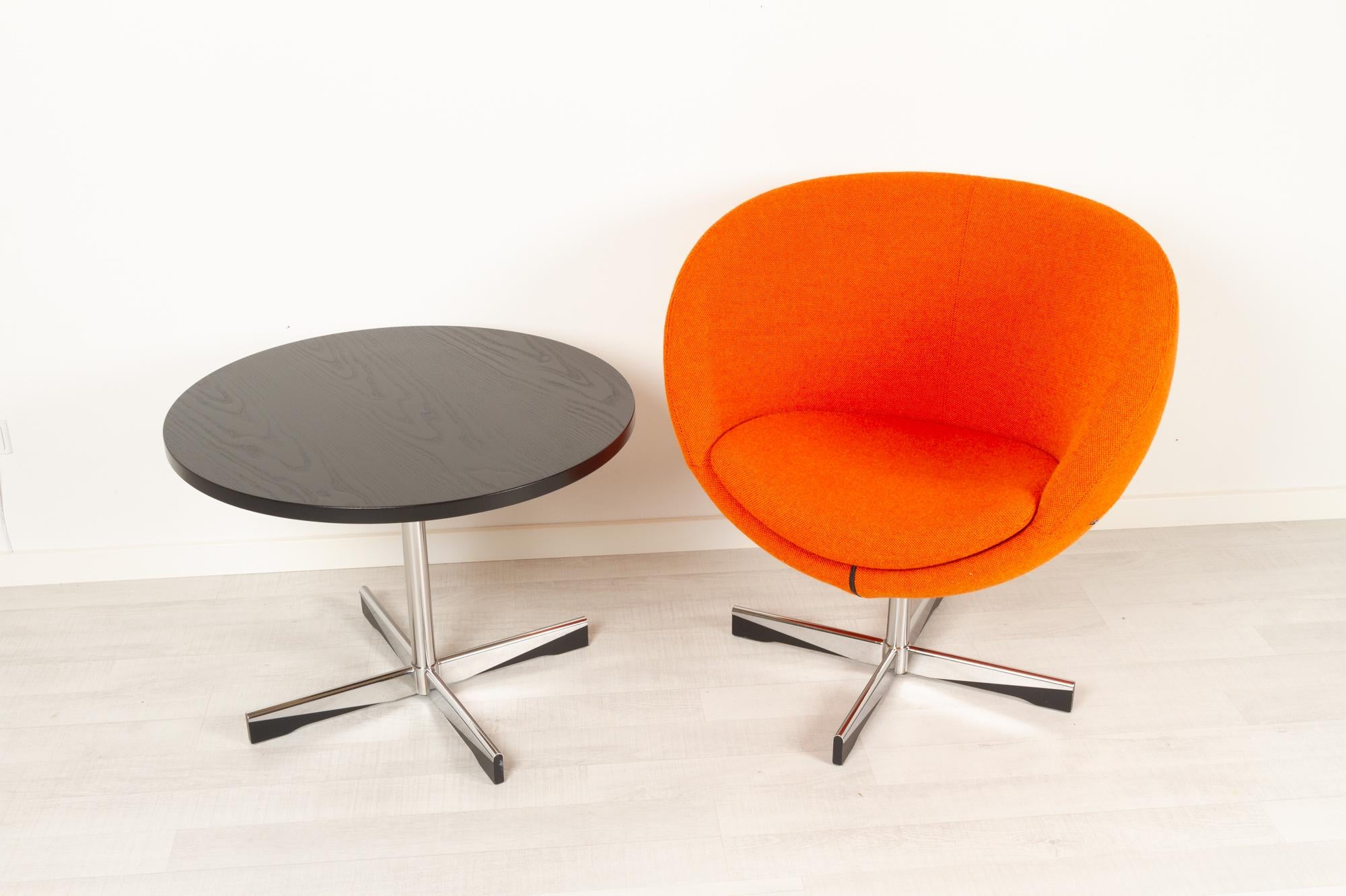 Scandinavian modern lounge chair and table by Sven Ivar Dysthe, 21st century
The model planet chair was designed by Sven Ivar Dysthe in 1965. The chair is an established Norwegian furniture Classic. The encompassing round shape provides a very