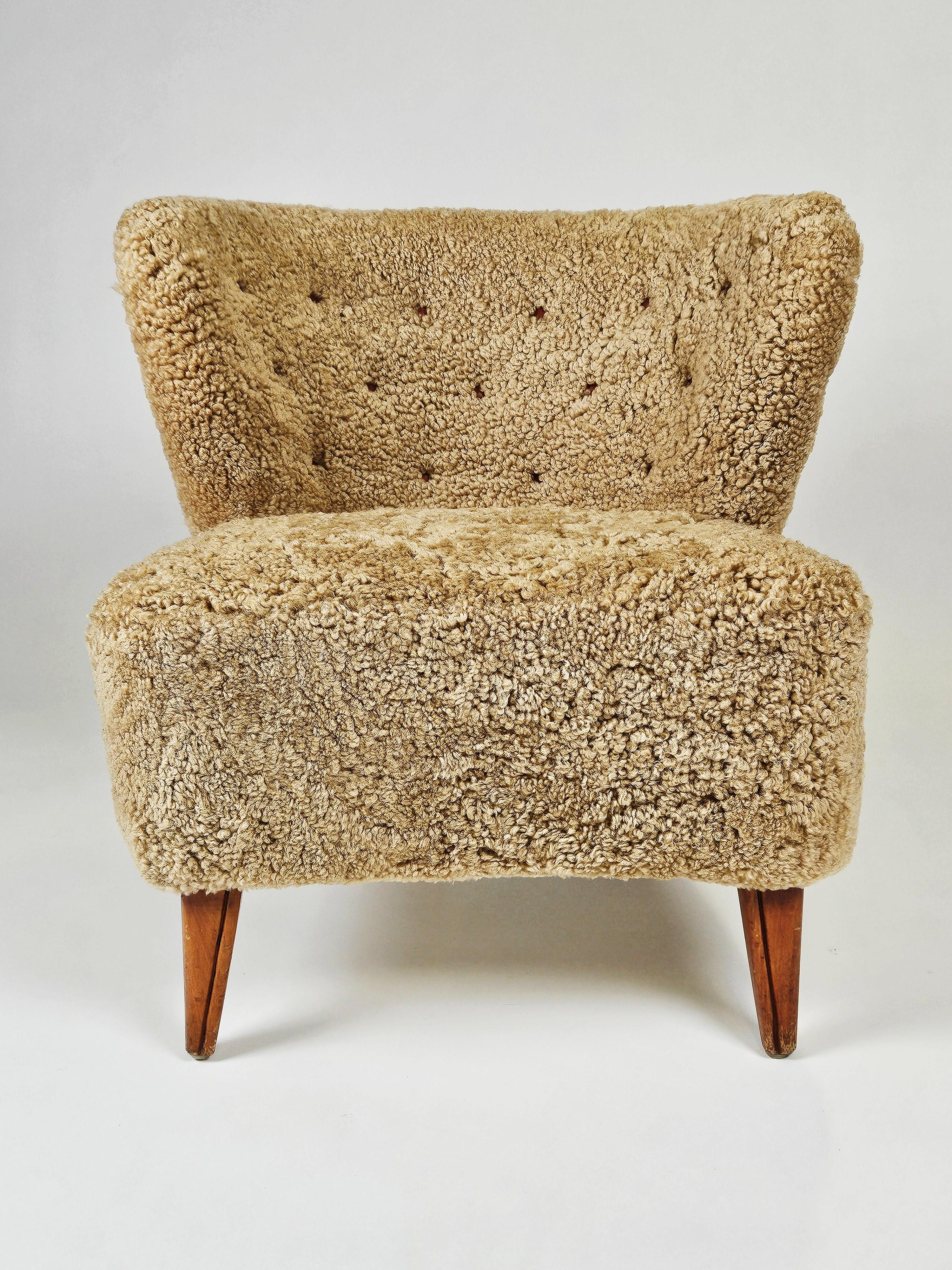Scandinavian Modern lounge chair by Gösta Jonsson, Sweden, 1950s In Good Condition For Sale In Eskilstuna, SE