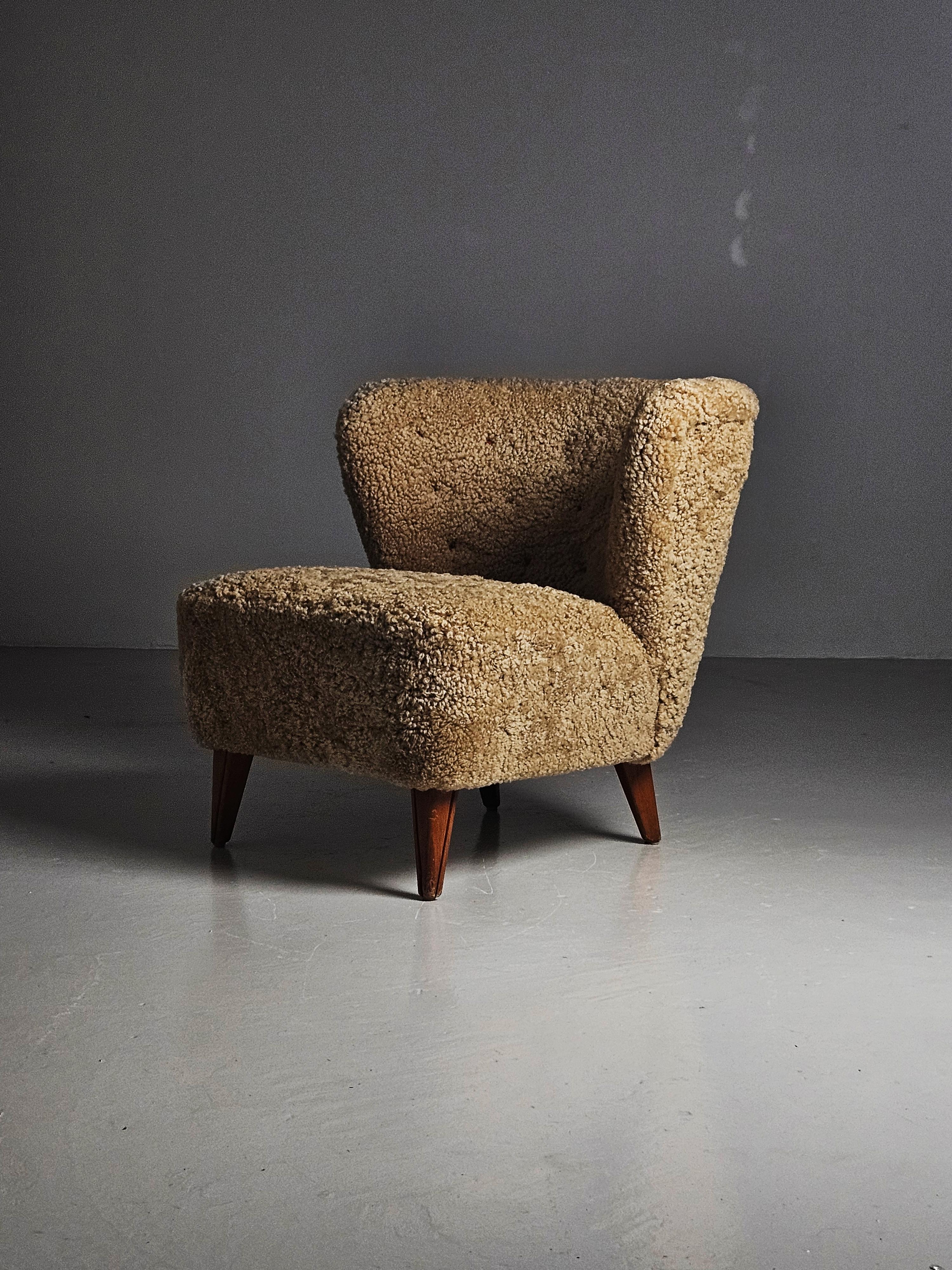 Scandinavian Modern lounge chair by Gösta Jonsson, Sweden, 1950s In Good Condition For Sale In Eskilstuna, SE