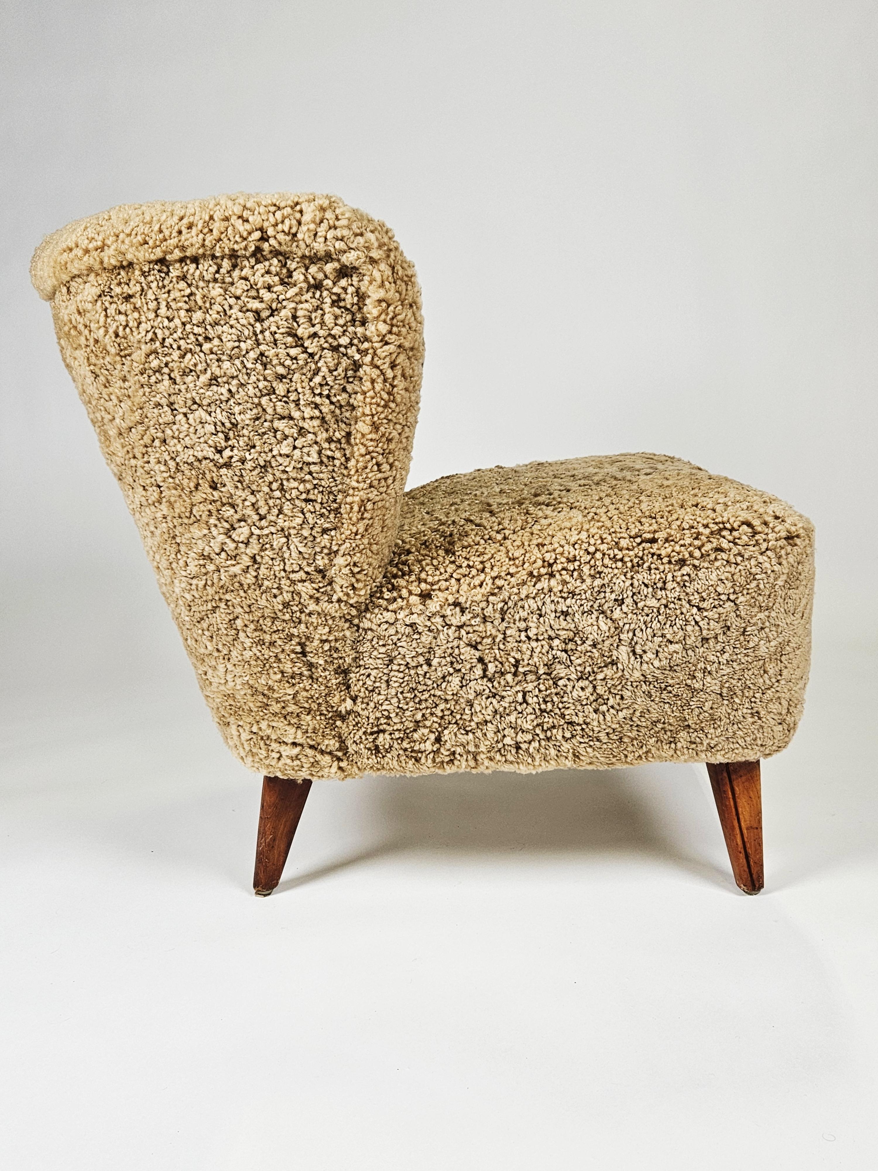 20th Century Scandinavian Modern lounge chair by Gösta Jonsson, Sweden, 1950s For Sale
