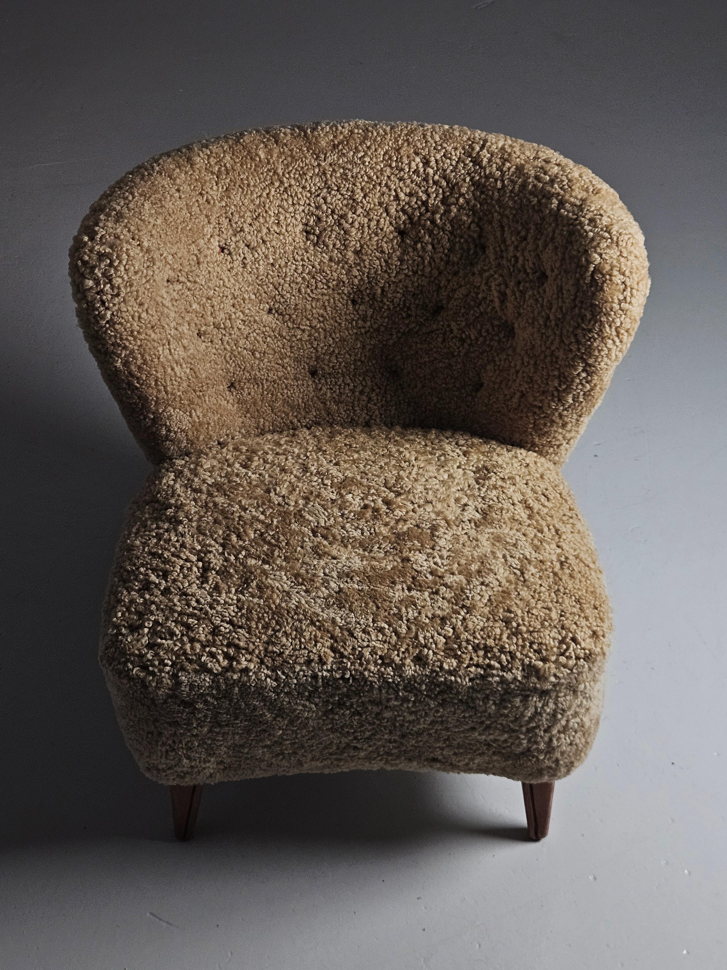 20th Century Scandinavian Modern lounge chair by Gösta Jonsson, Sweden, 1950s For Sale