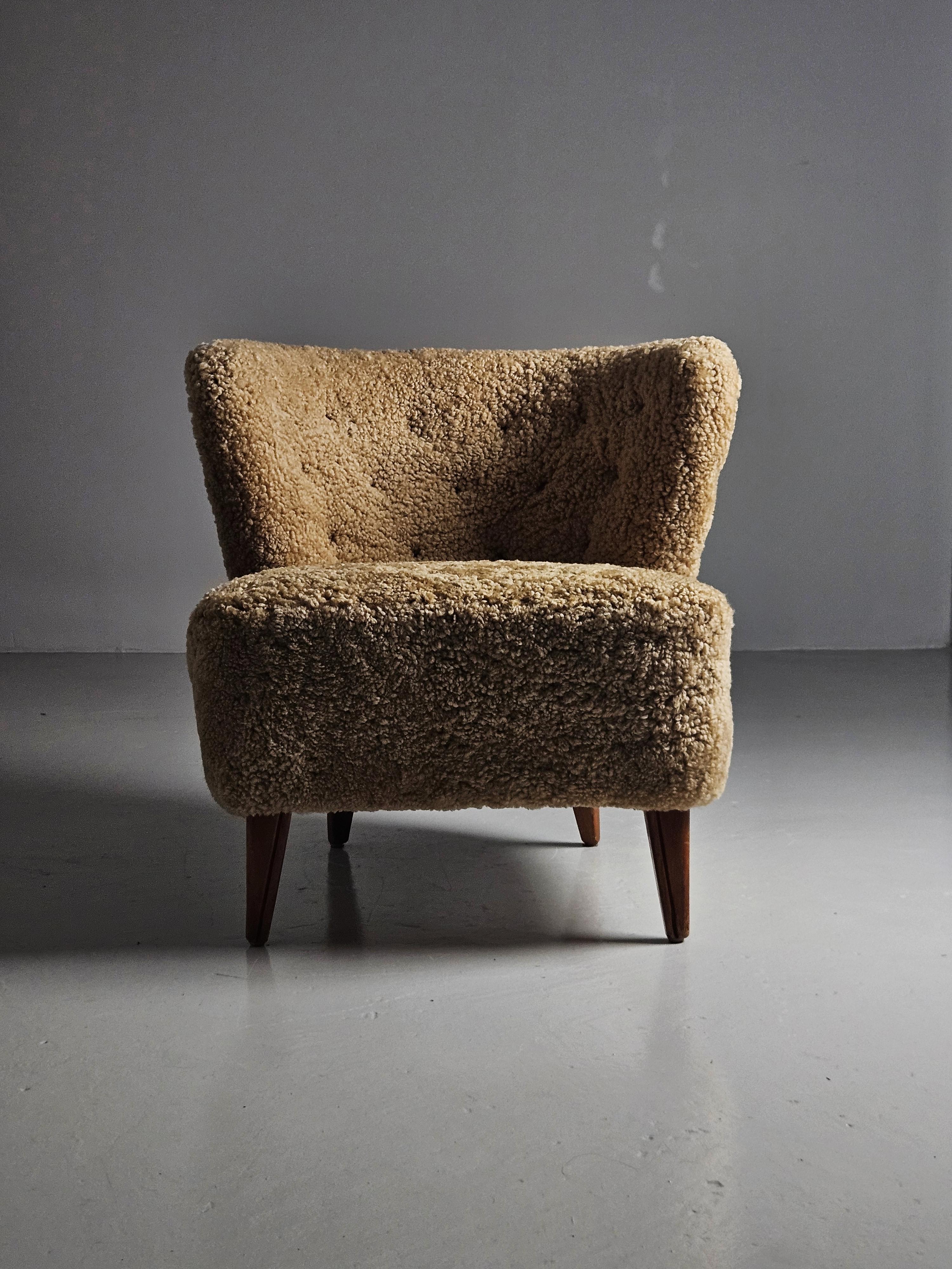 Leather Scandinavian Modern lounge chair by Gösta Jonsson, Sweden, 1950s For Sale