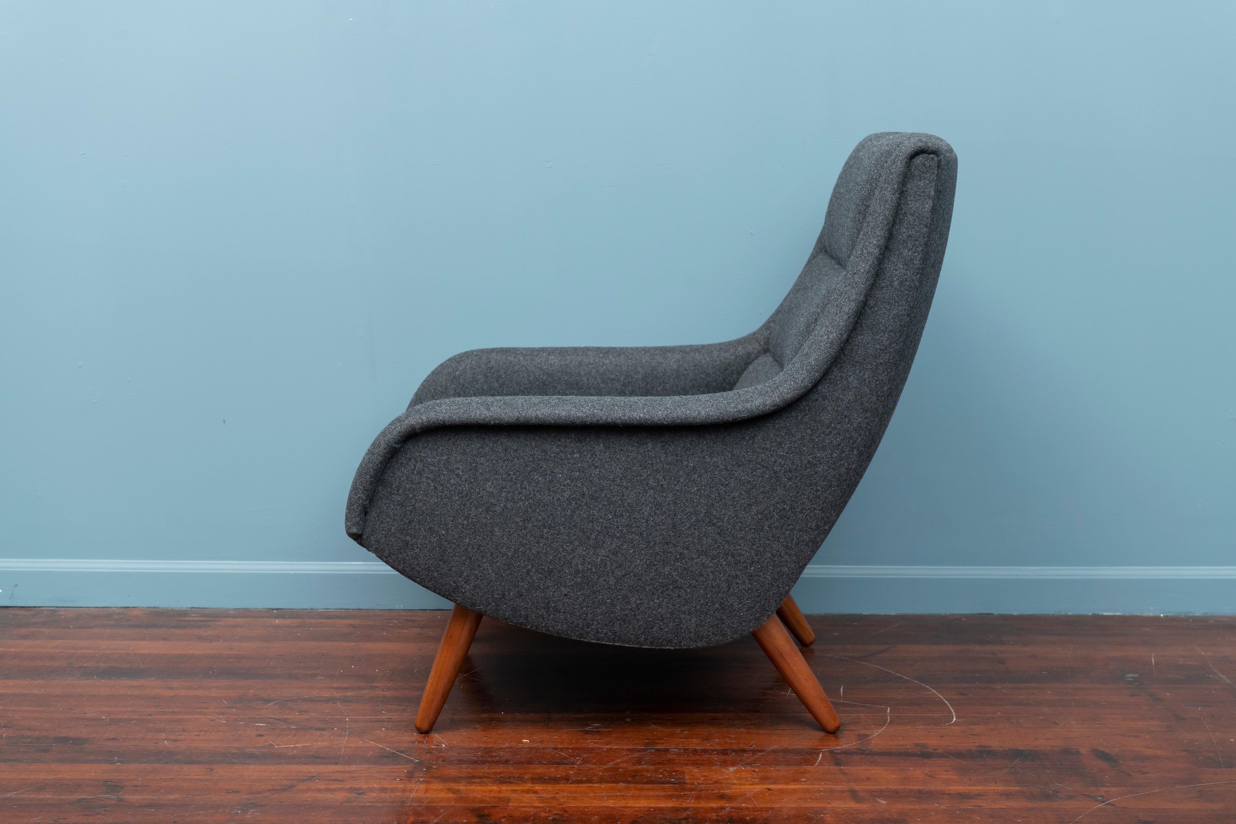 Danish Scandinavian Modern Lounge Chair