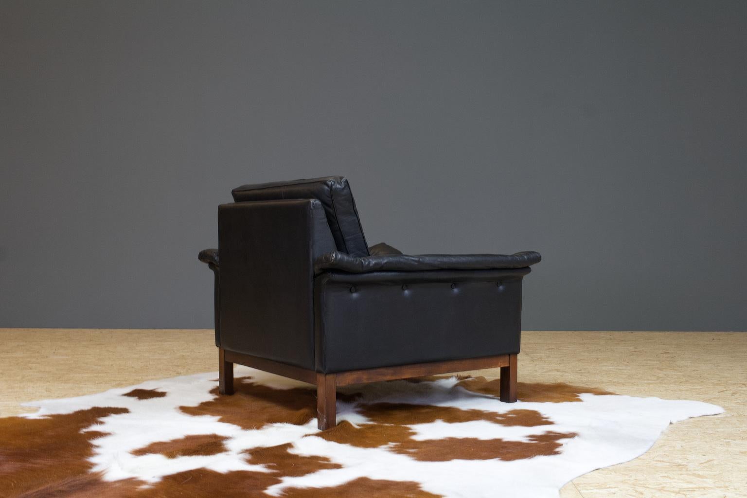 Scandinavian Modern Lounge Chair in Black Leather, Danish Modern, 1960s 5