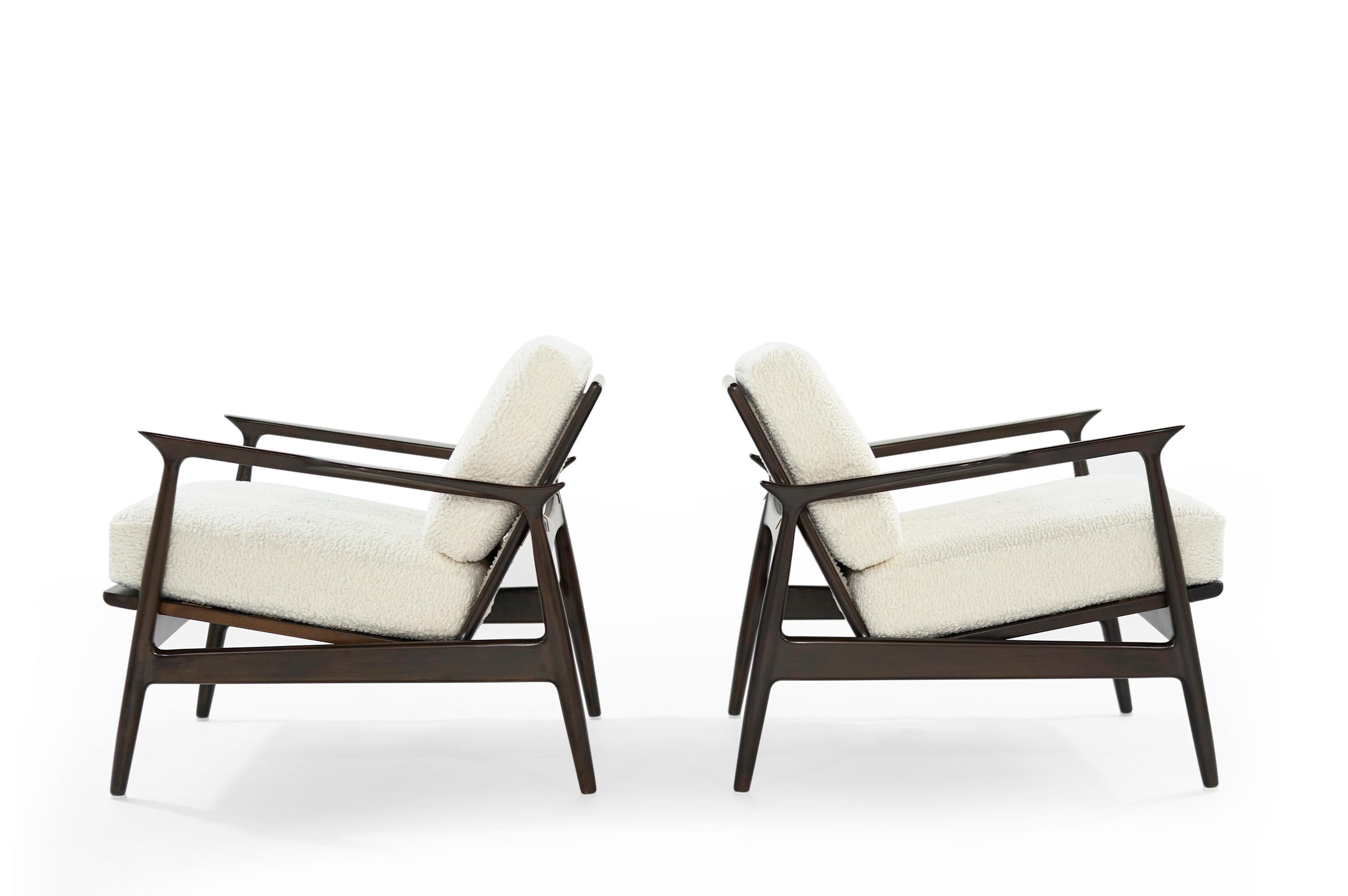 Scandinavian Modern Lounge Chairs by Ib Kofod-Larsen, circa 1950s In Excellent Condition In Westport, CT