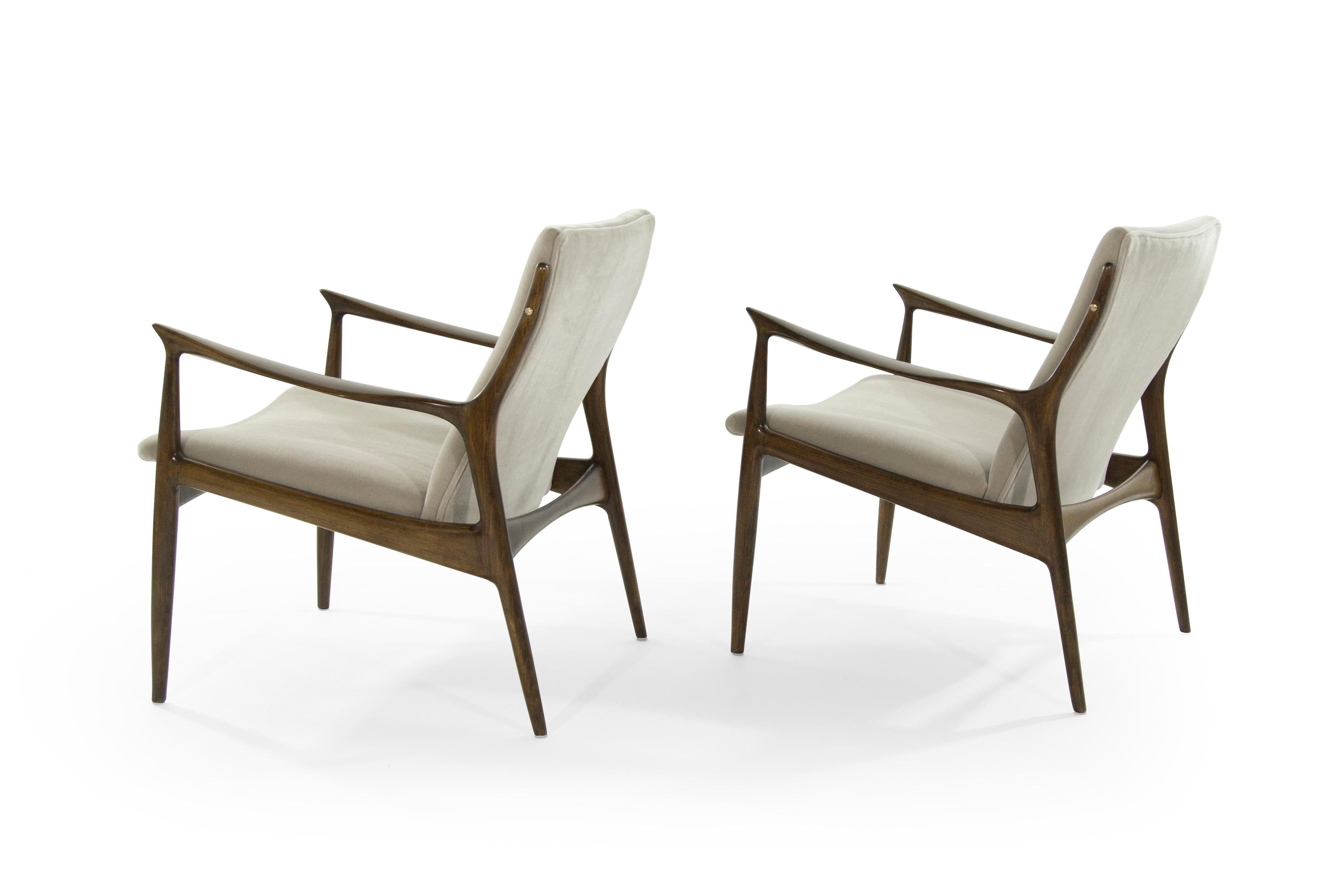 Scandinavian Modern Lounge Chairs by Ib Kofod-Larsen in Mohair In Excellent Condition In Westport, CT