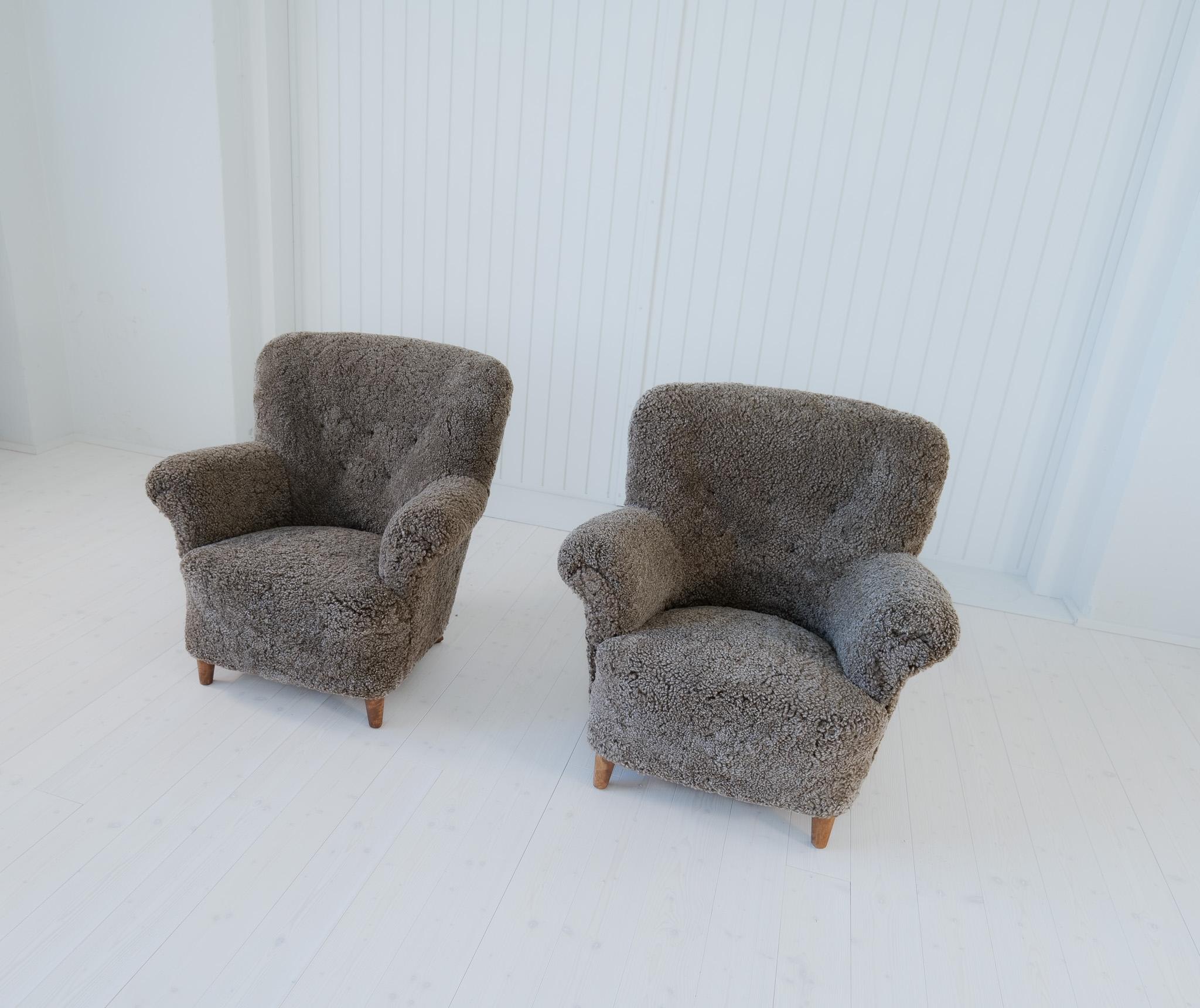 Swedish Scandinavian Modern Lounge Chairs in Grey/Black Sheepskin Shearling Sweden, 1940 For Sale