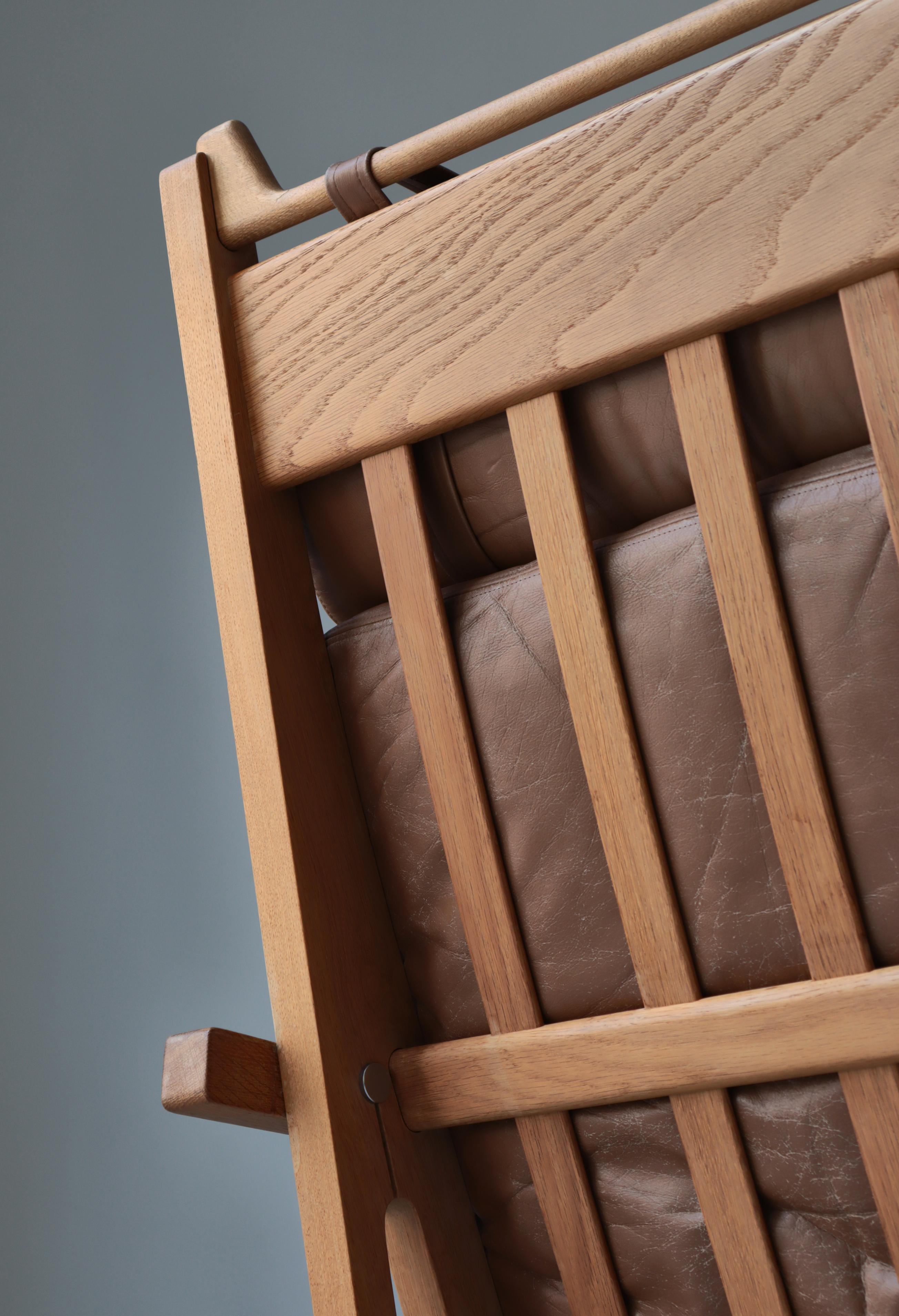 Sedie da salotto The Modern Scandinavian in Oak e pelle di Hans J. Wegner, 1960 in vendita 7