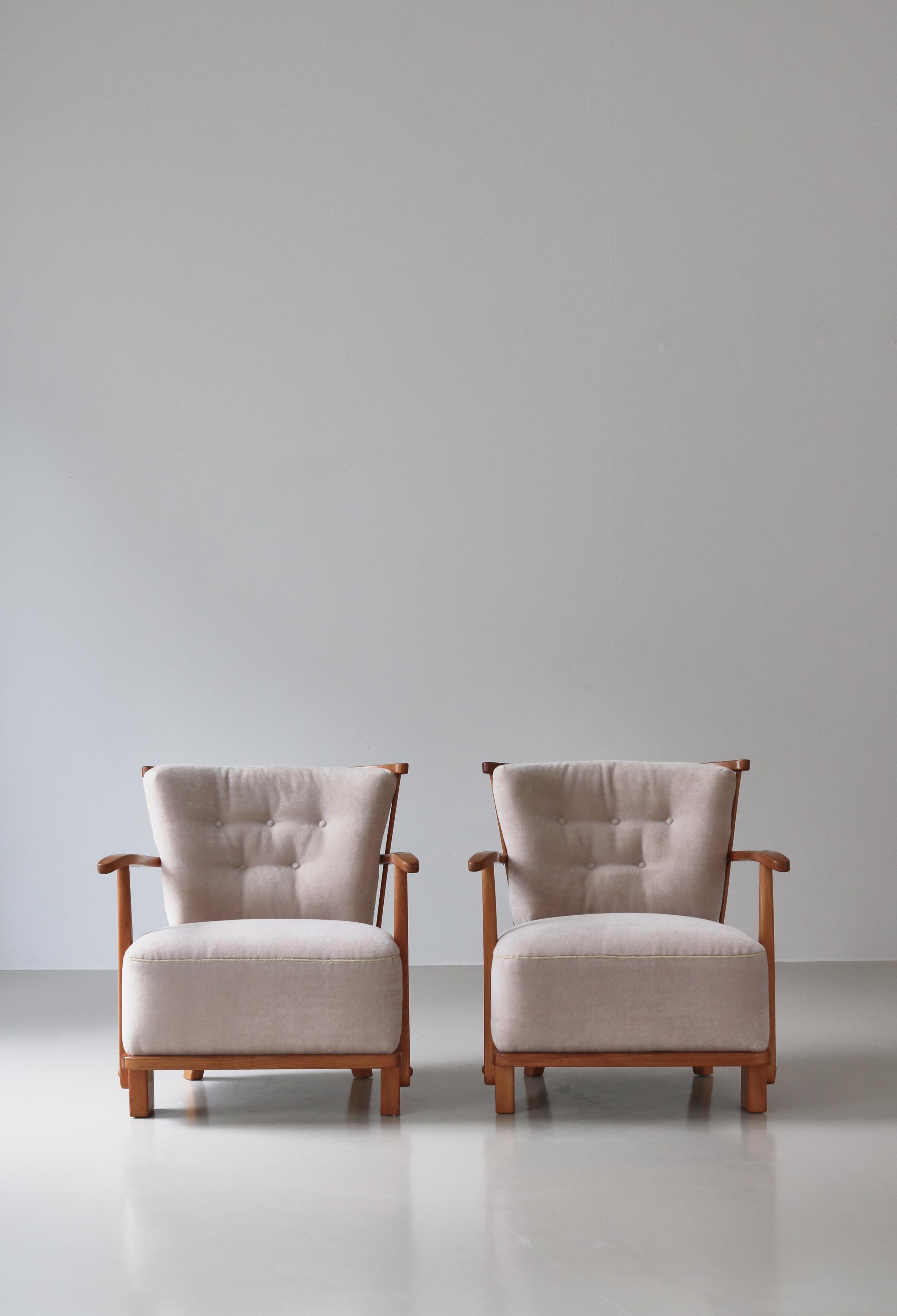Scandinave moderne Scandinave  Fauteuils de salon modèle 1590, Fritz Hansen, orme et mohair de velours, années 1940 en vente