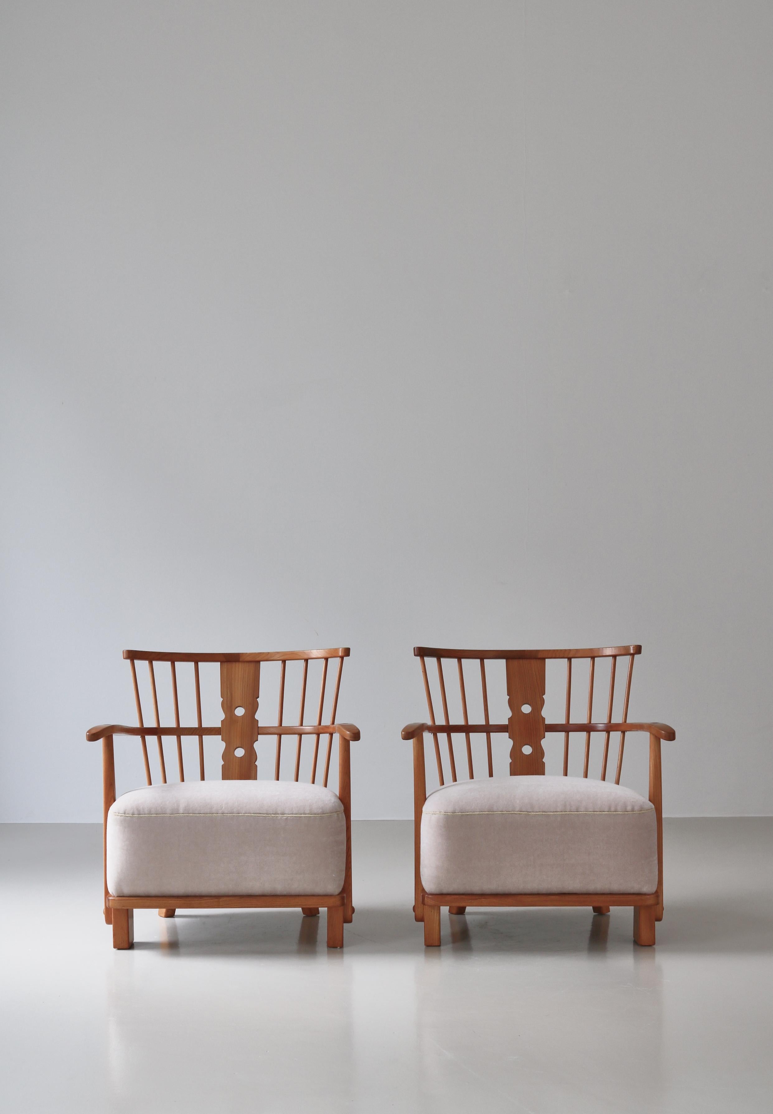 Danois Scandinave  Fauteuils de salon modèle 1590, Fritz Hansen, orme et mohair de velours, années 1940 en vente
