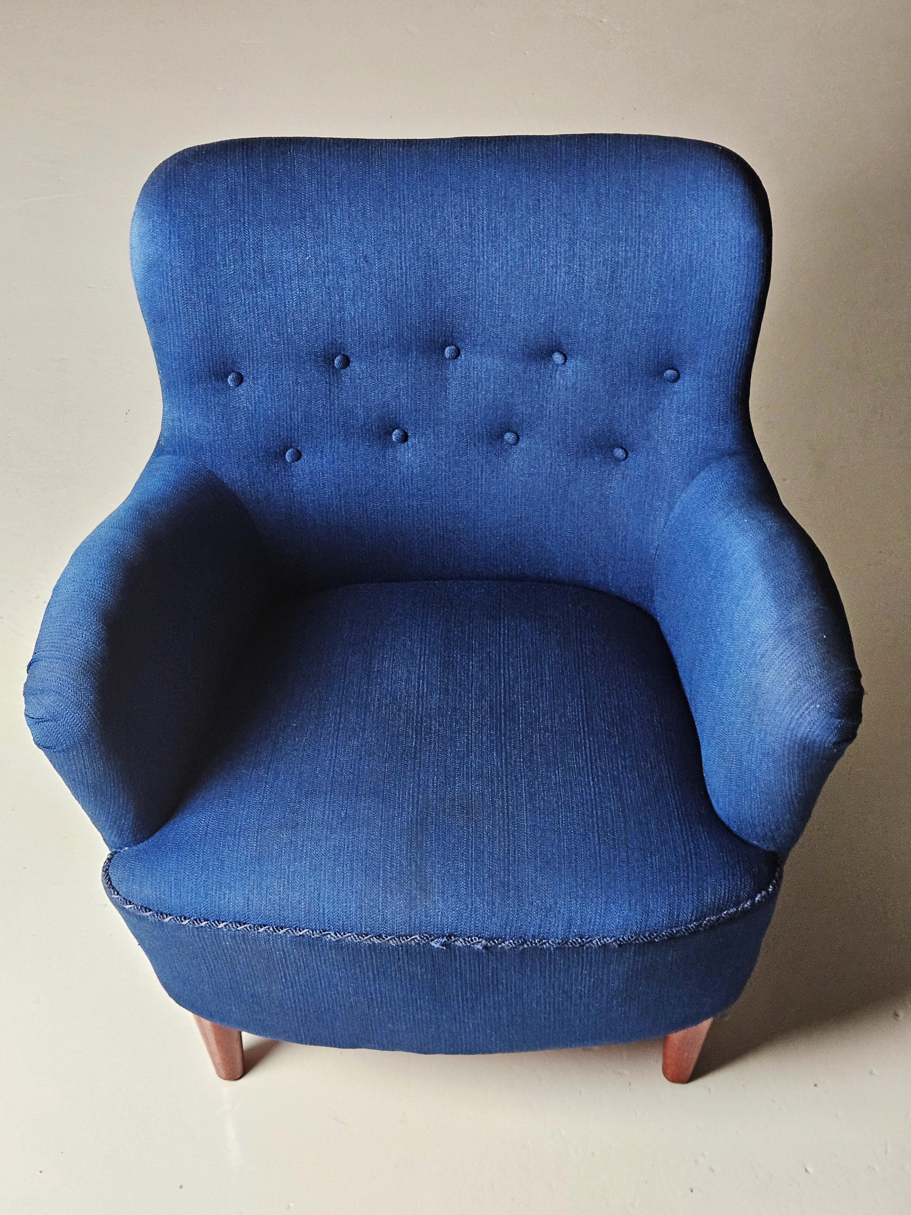 Beech Scandinavian modern lounge chairs, unknown designer, Sweden, 1960s For Sale
