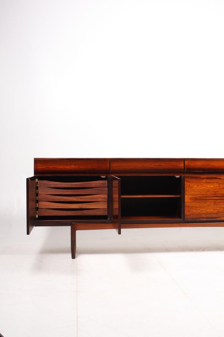 Scandinavian Modern Low Sideboard in Rosewood by Ib Kofod-Larsen, 1960s In Good Condition In Lejre, DK